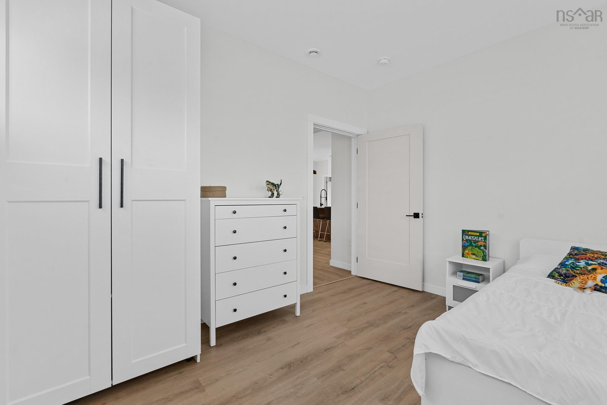 $529,900.00: 15 Chalet Crescent, Brooklyn