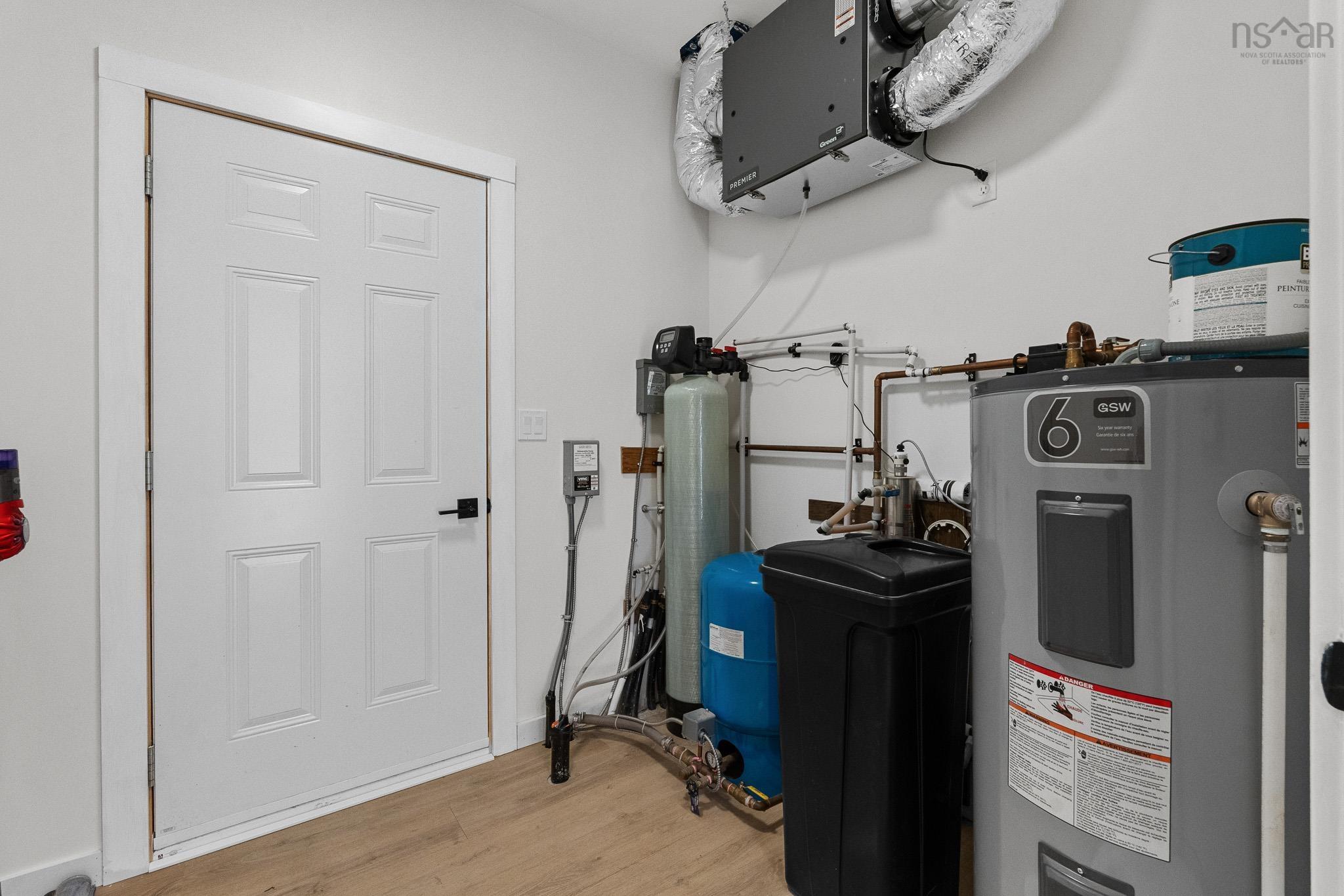 $529,900.00: 15 Chalet Crescent, Brooklyn