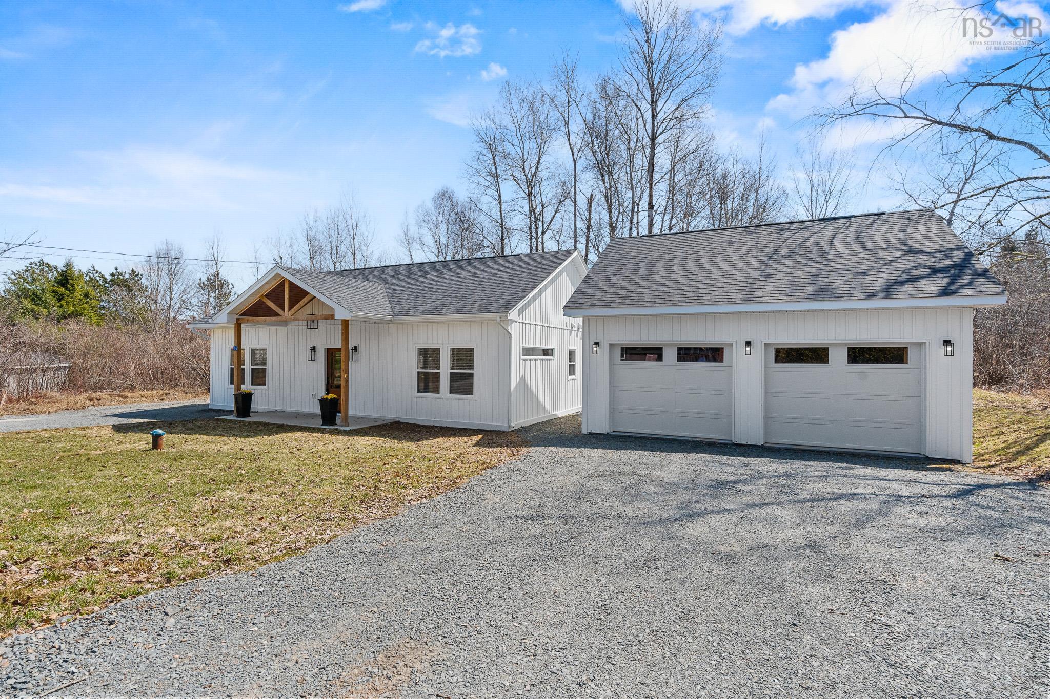 $529,900.00: 15 Chalet Crescent, Brooklyn