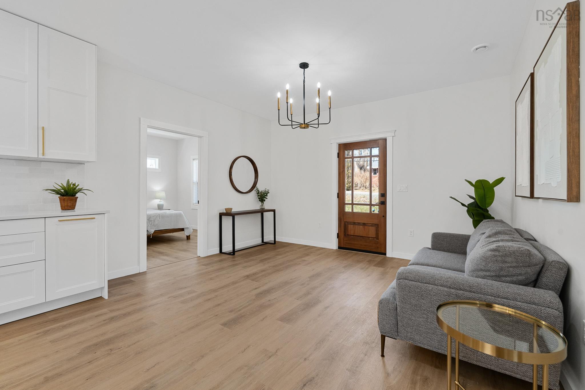 $529,900.00: 15 Chalet Crescent, Brooklyn