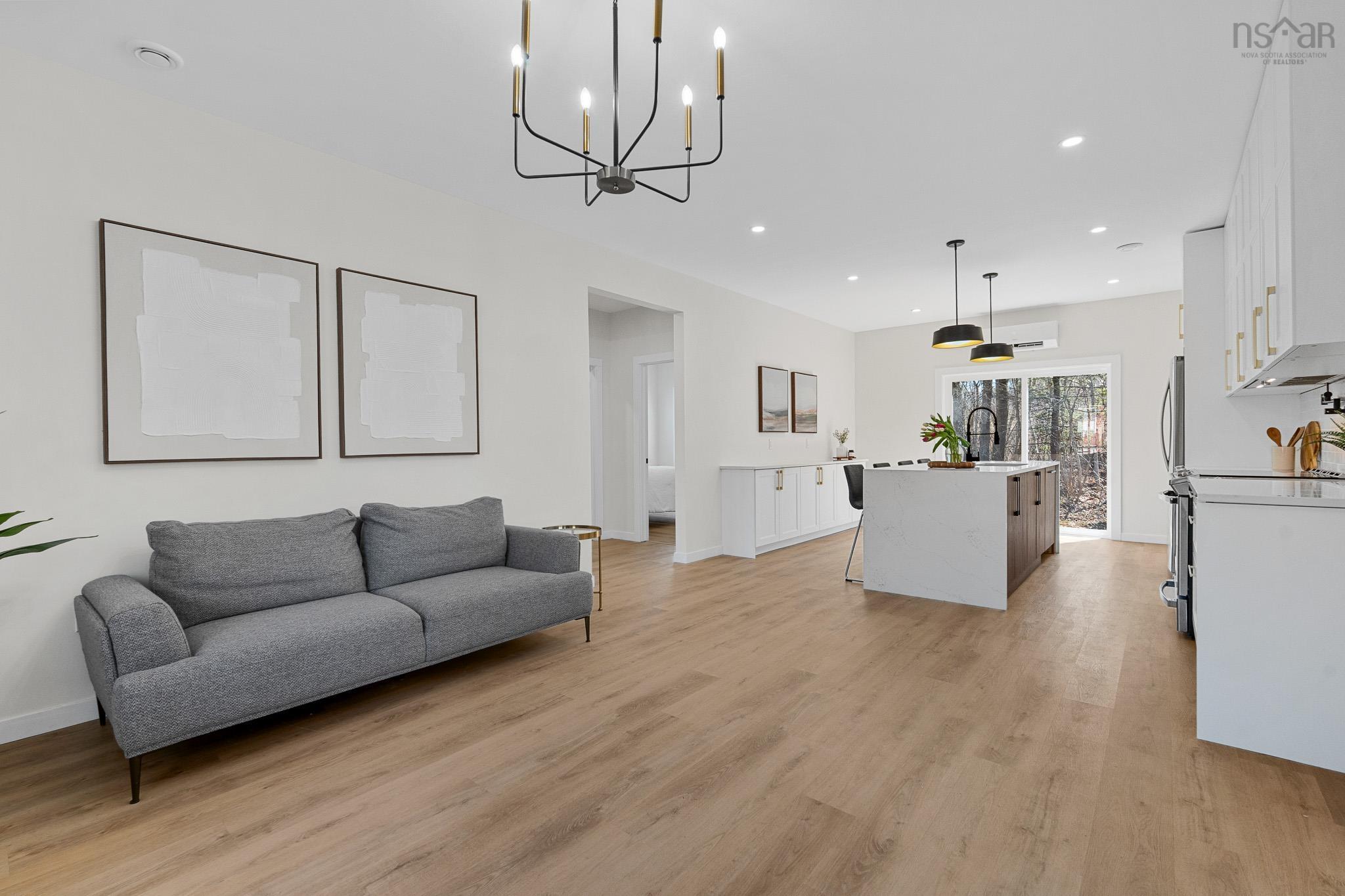 $529,900.00: 15 Chalet Crescent, Brooklyn