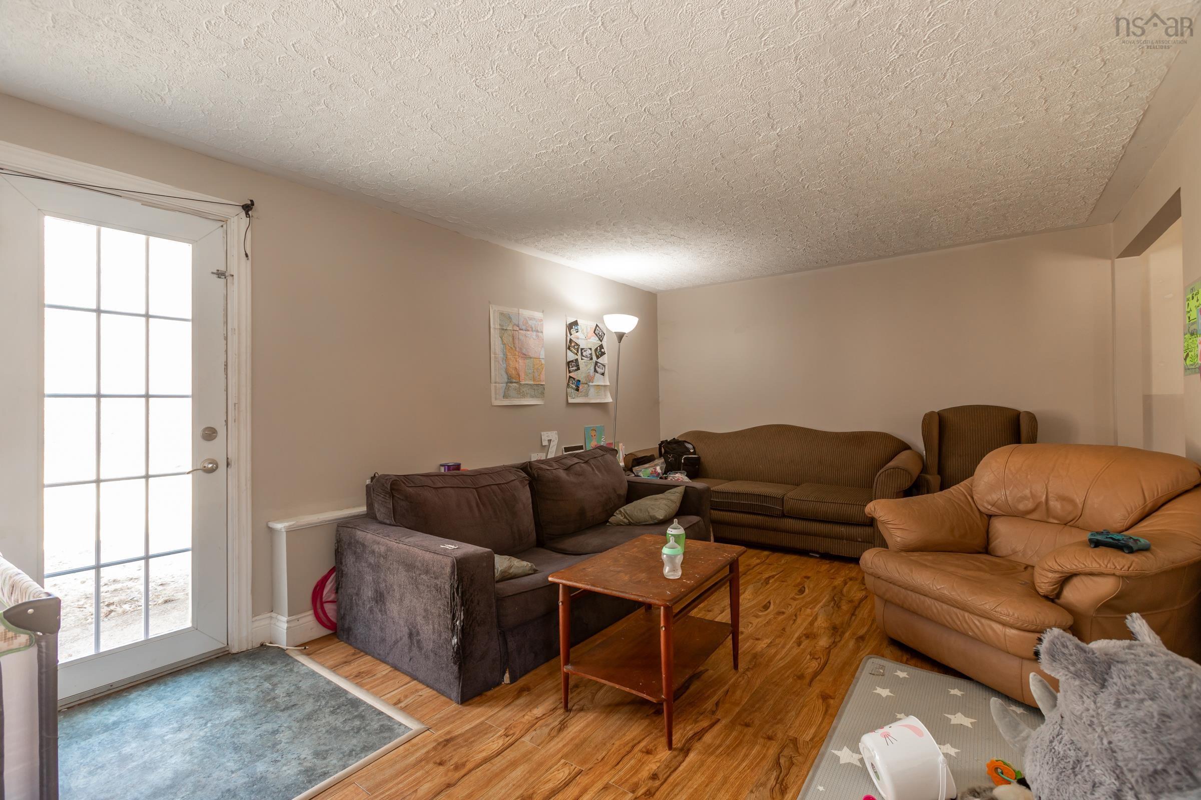 $409,900.00: 423 - 425 Canaan Avenue, Highbury