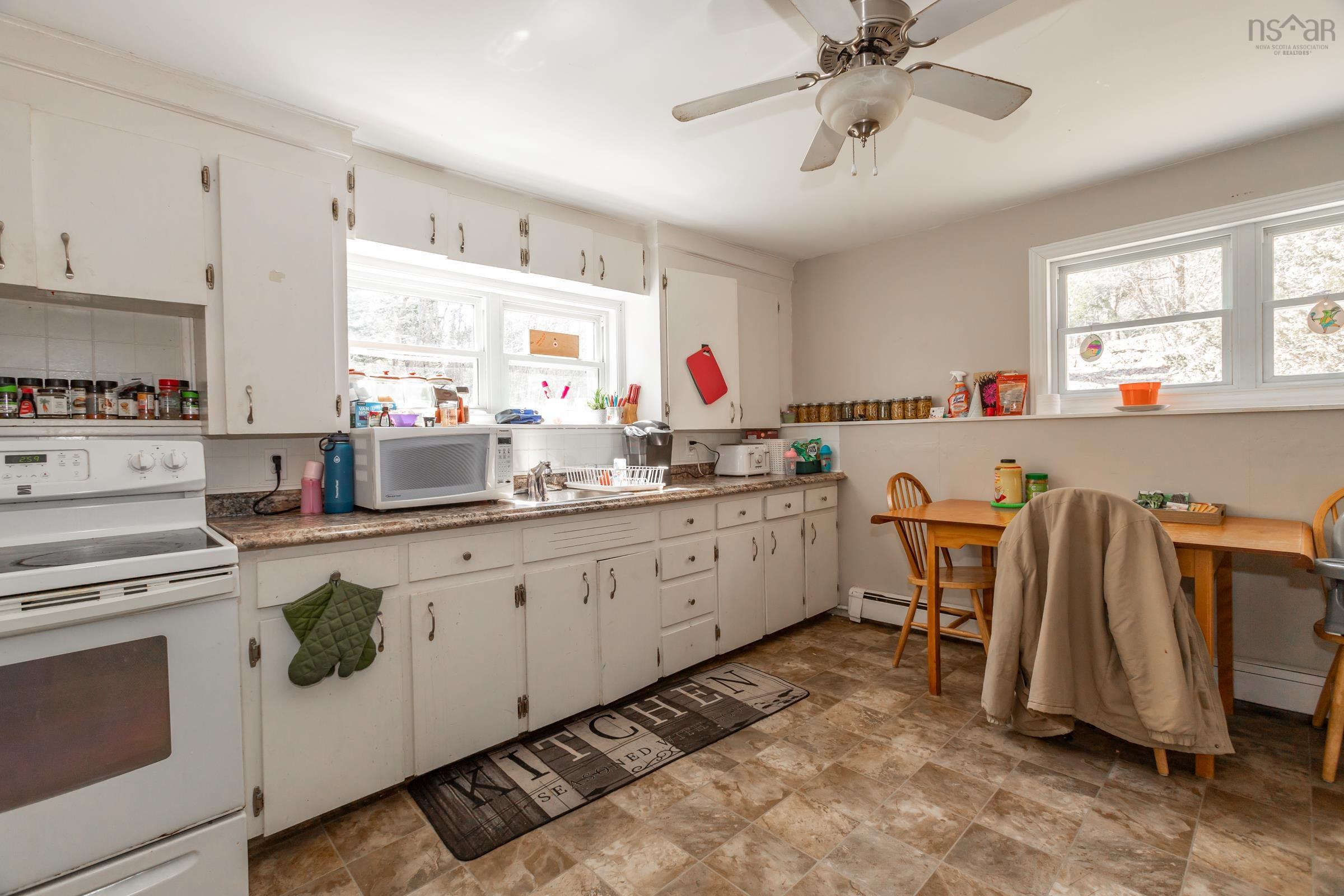 $409,900.00: 423 - 425 Canaan Avenue, Highbury
