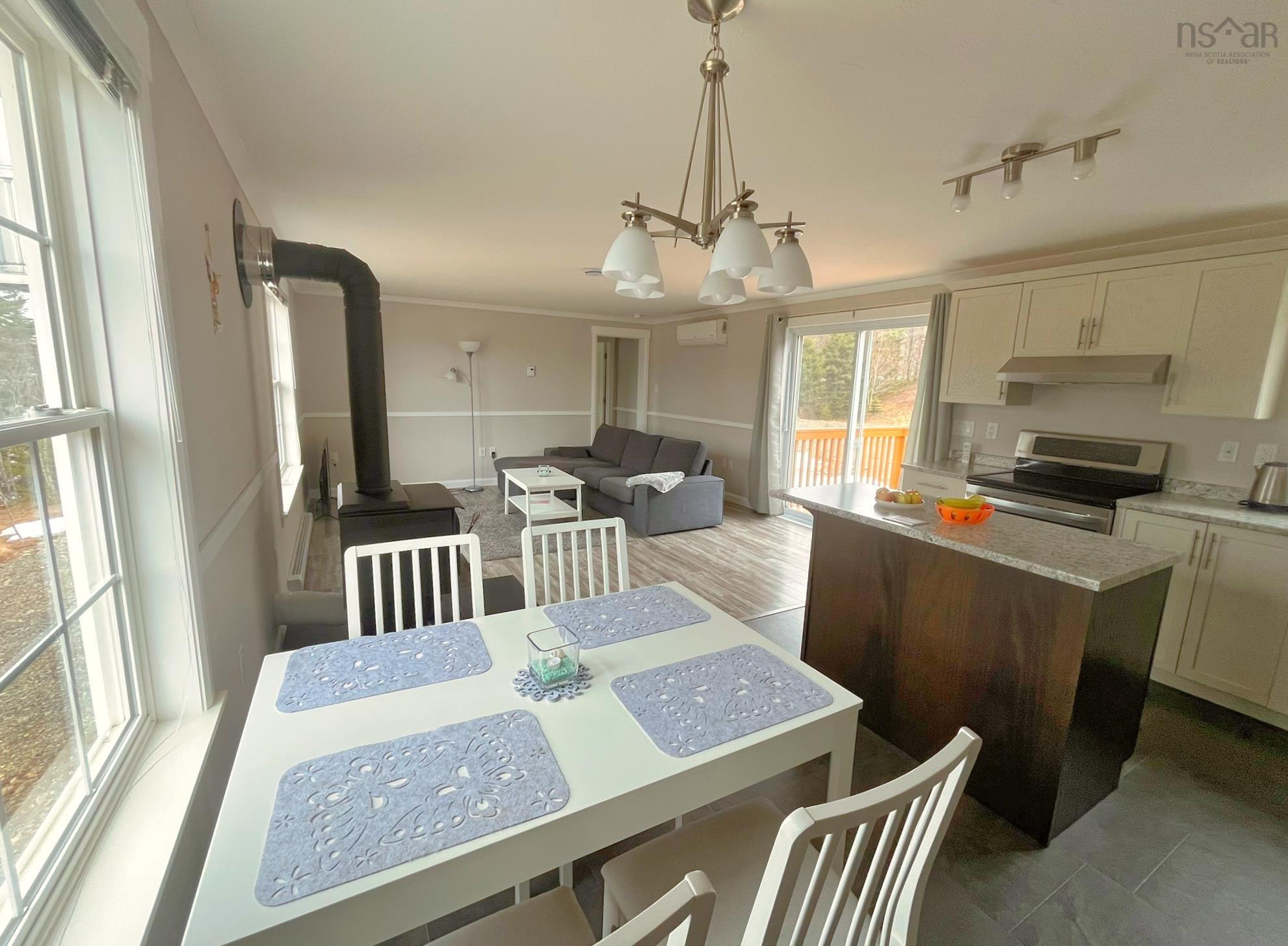 $399,000.00: 290 Eastside Grand River Road, Grand River