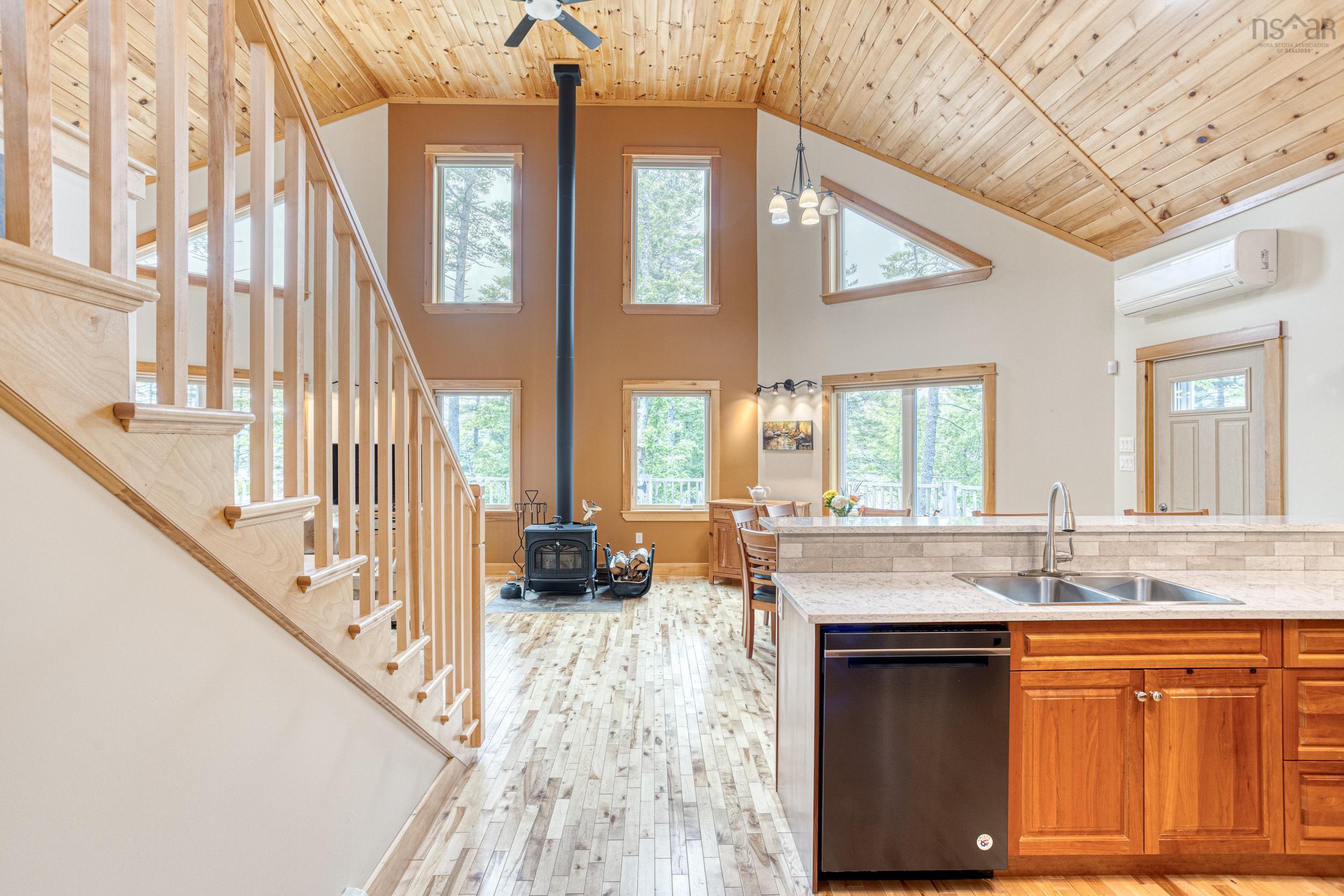 $749,900.00: 33 Eastern Point Lane, East Uniacke