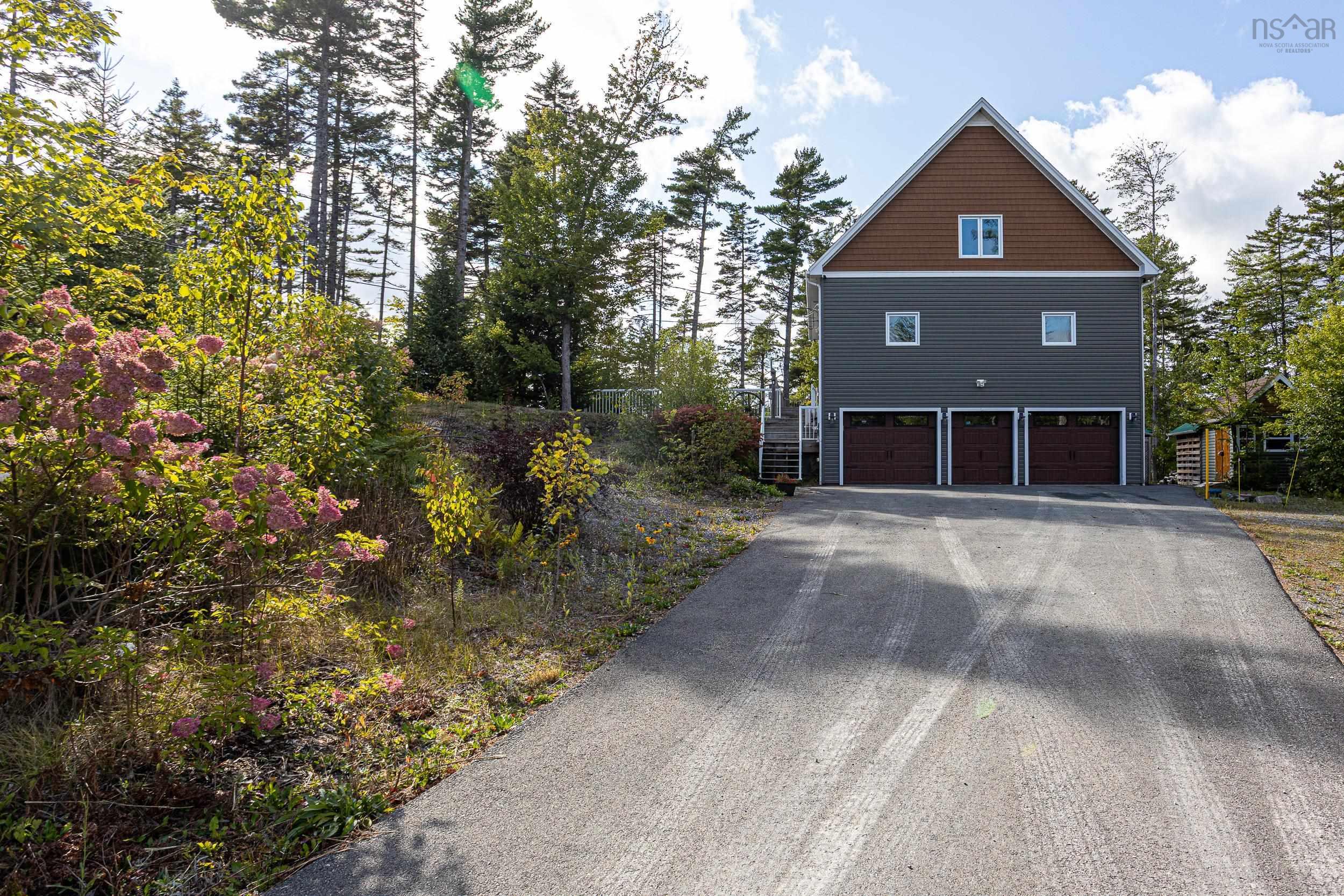 $749,900.00: 33 Eastern Point Lane, East Uniacke