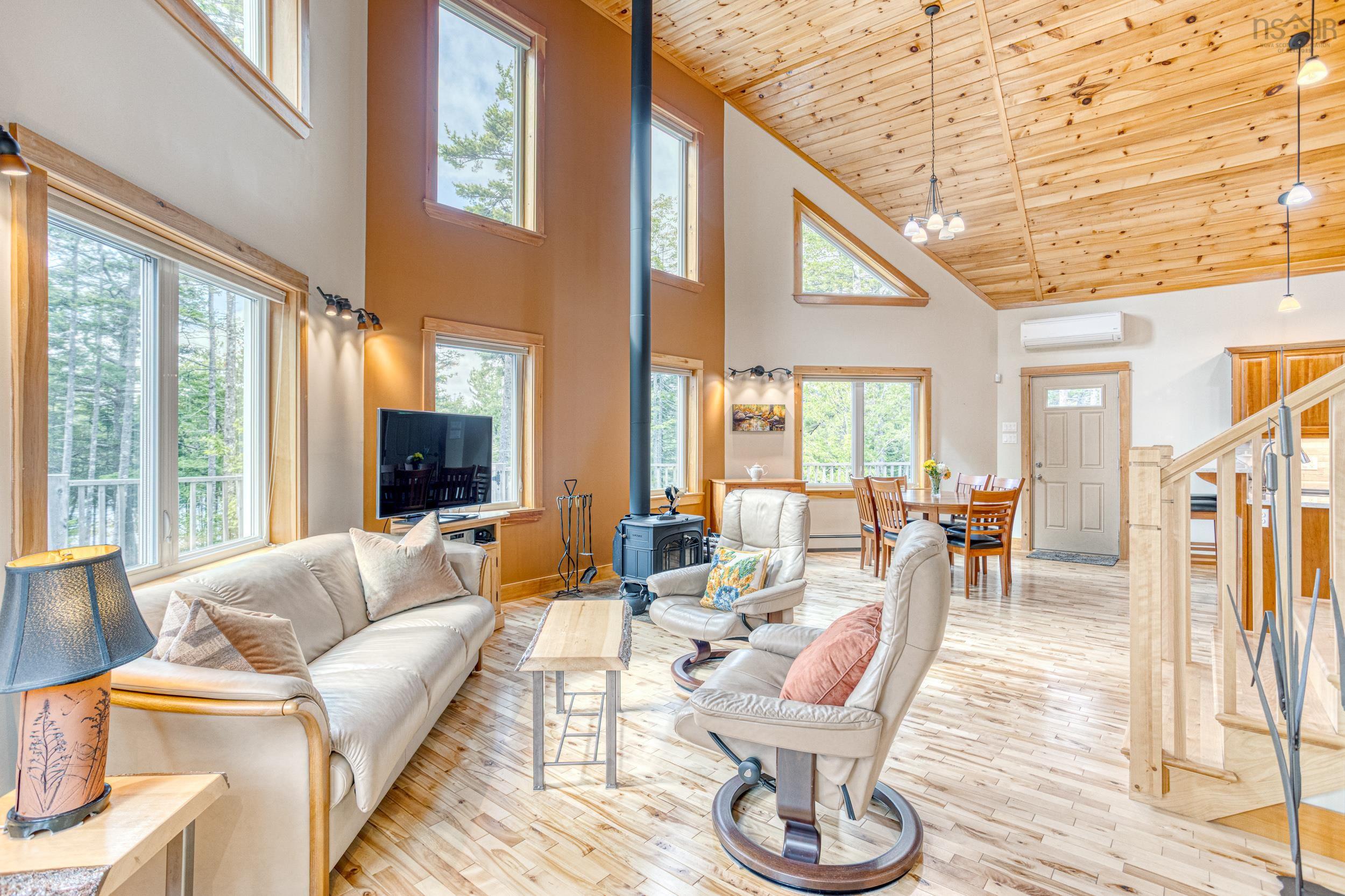 $749,900.00: 33 Eastern Point Lane, East Uniacke
