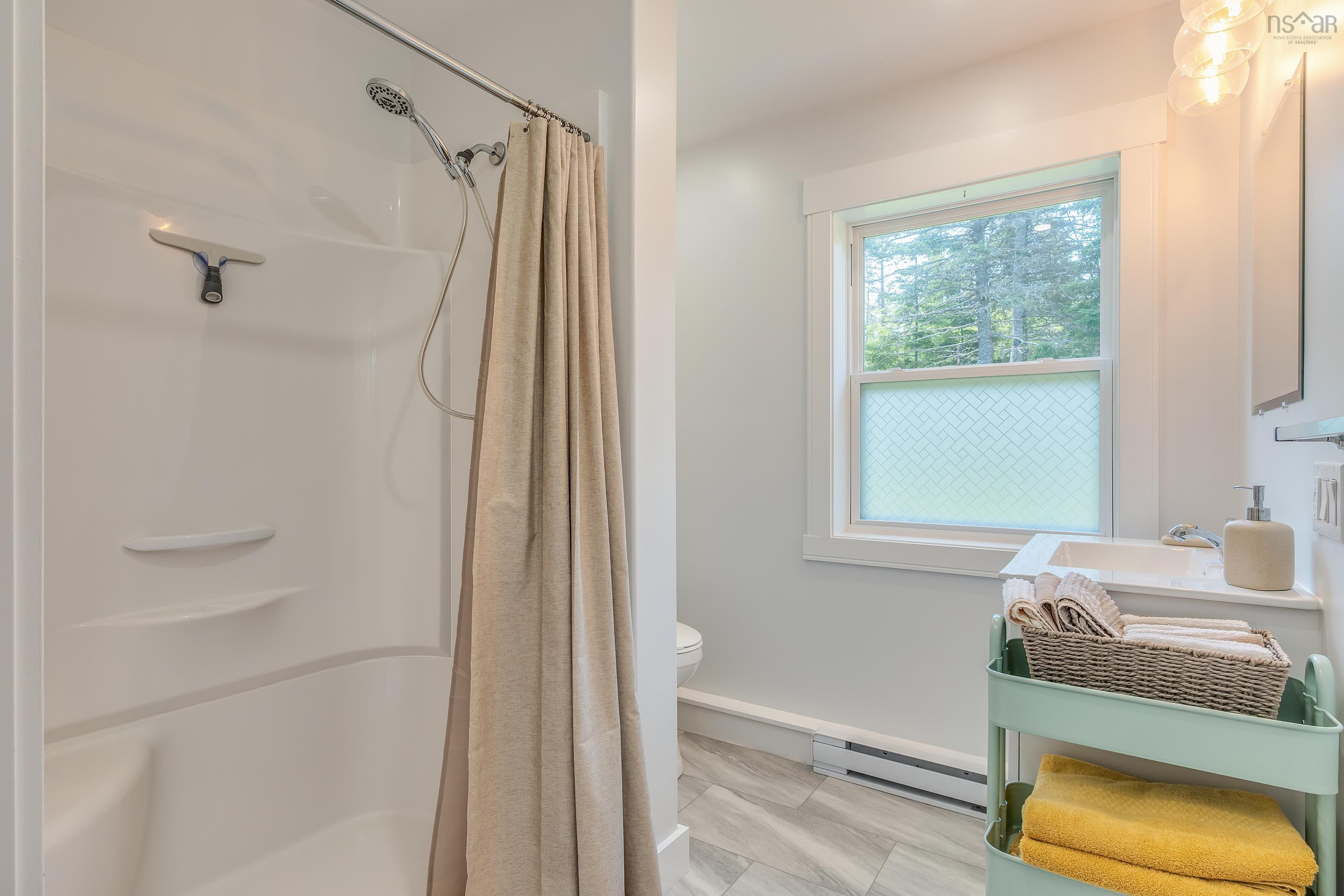 $299,900.00: 20 Howard Stevens Walk, Clam Harbour
