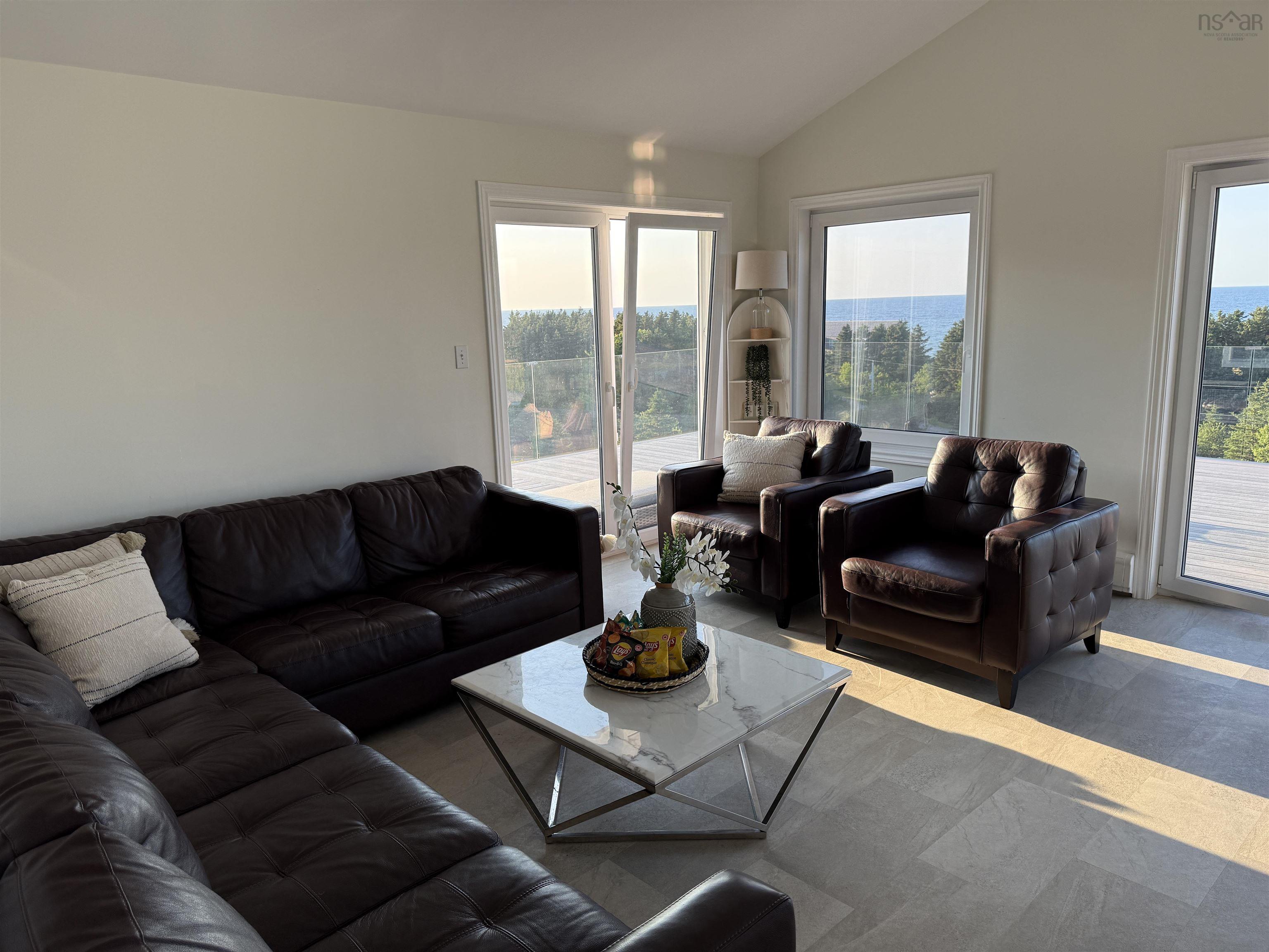$1,000,000.00: 161 Harbour Heights Road, Broad Cove Banks