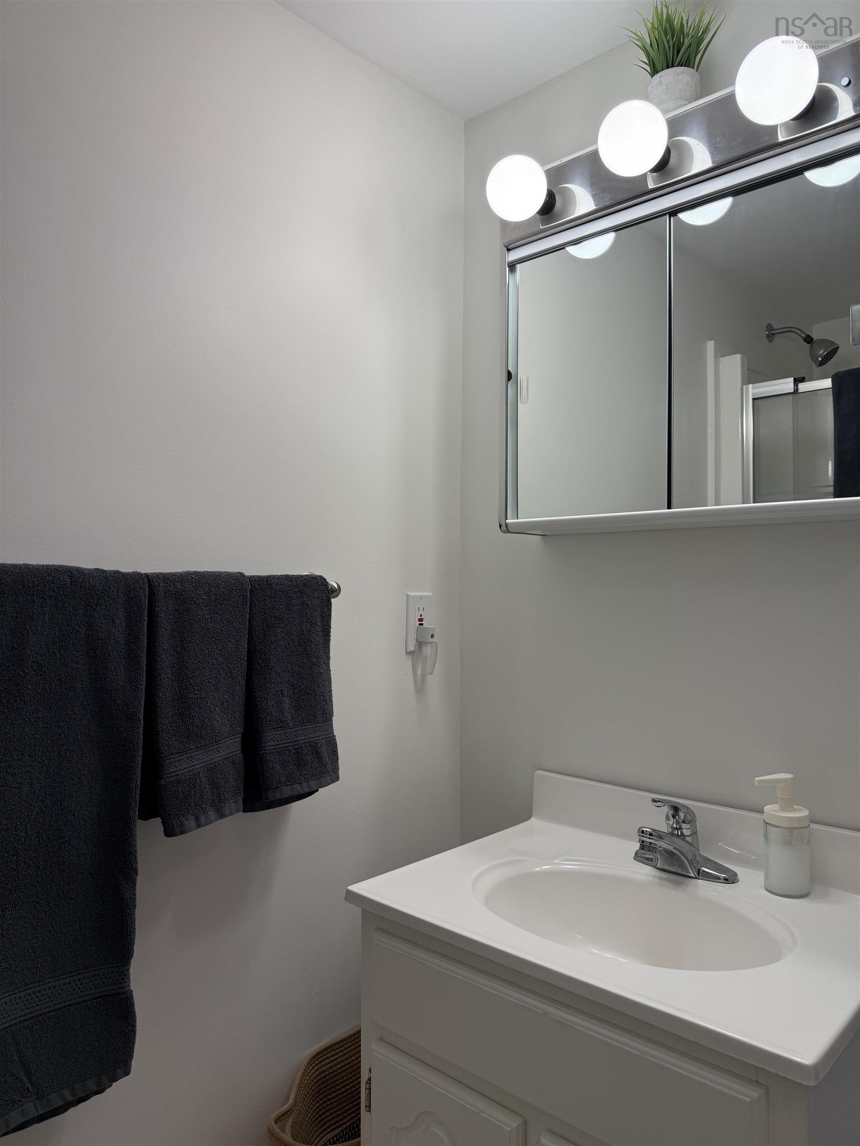 $1,000,000.00: 161 Harbour Heights Road, Broad Cove Banks