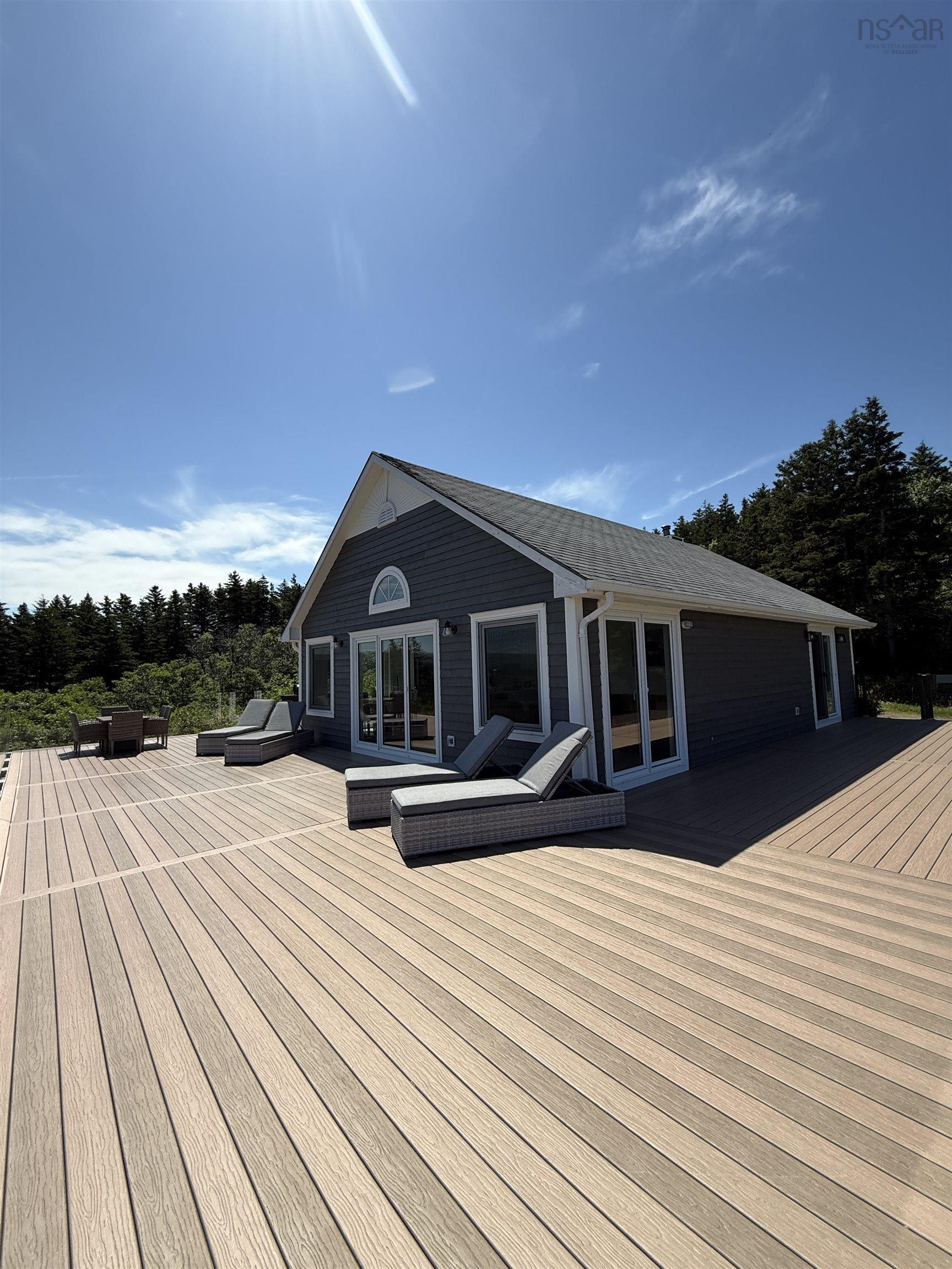 $1,000,000.00: 161 Harbour Heights Road, Broad Cove Banks