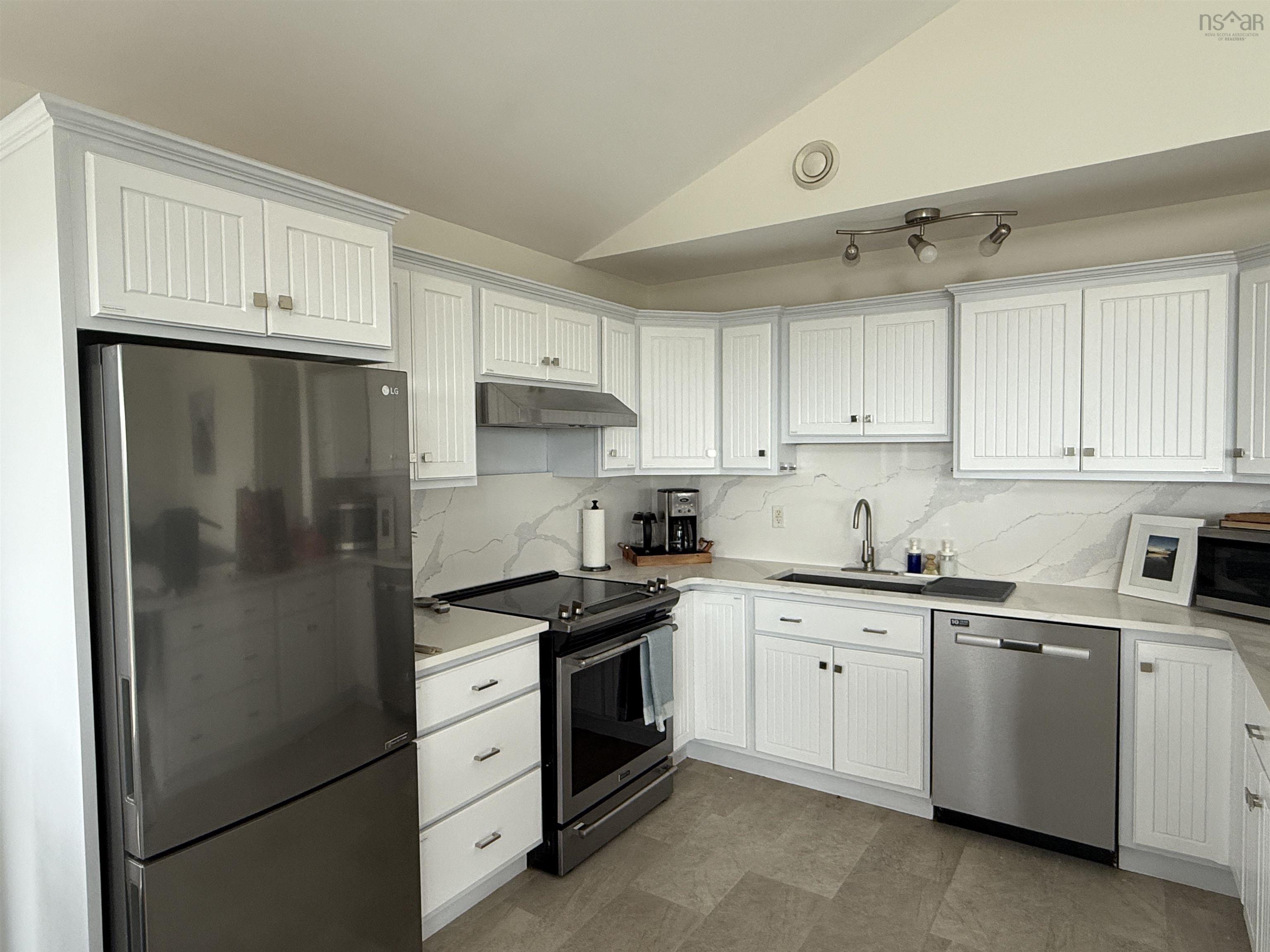 $1,000,000.00: 161 Harbour Heights Road, Broad Cove Banks