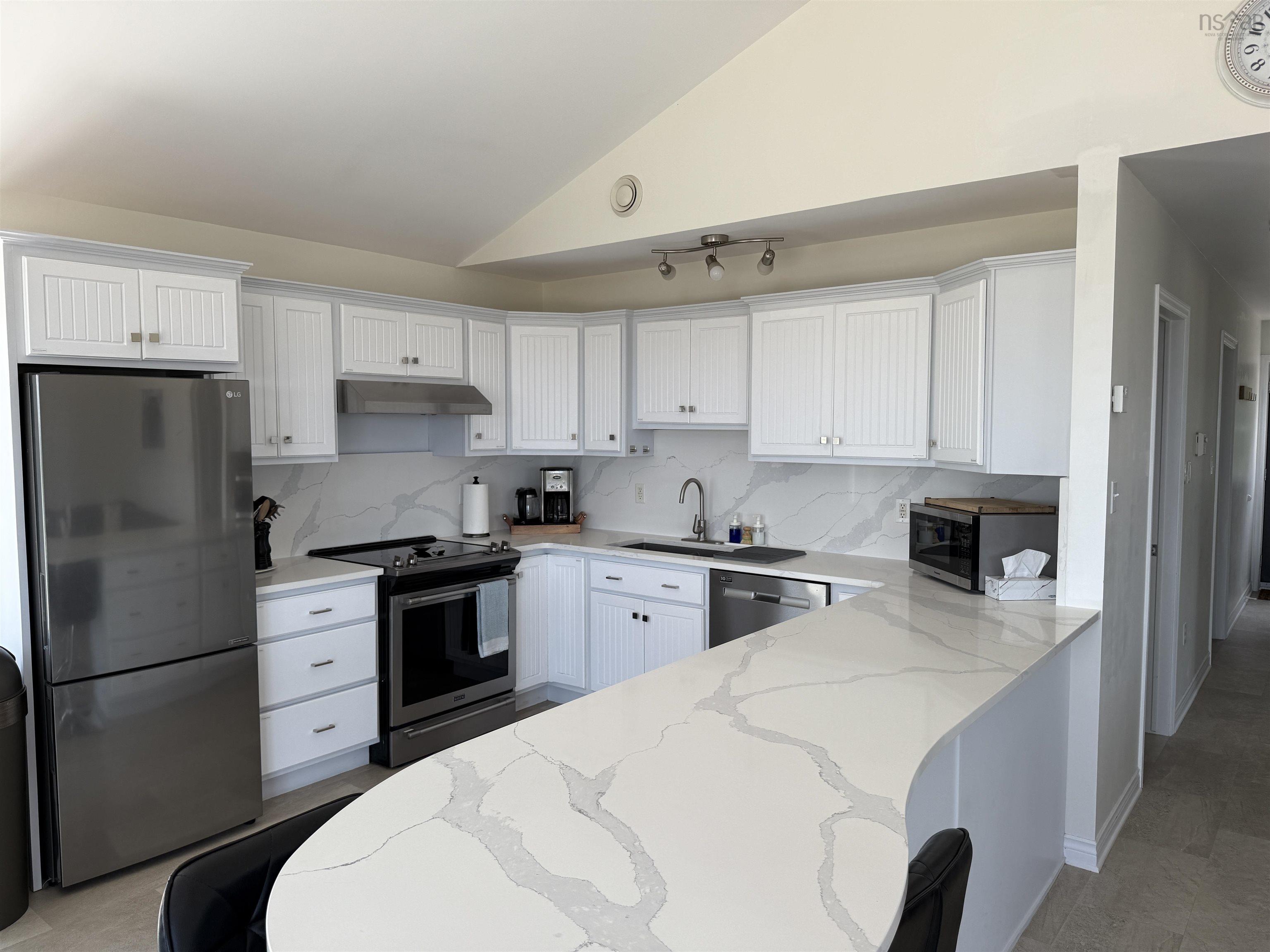 $1,000,000.00: 161 Harbour Heights Road, Broad Cove Banks