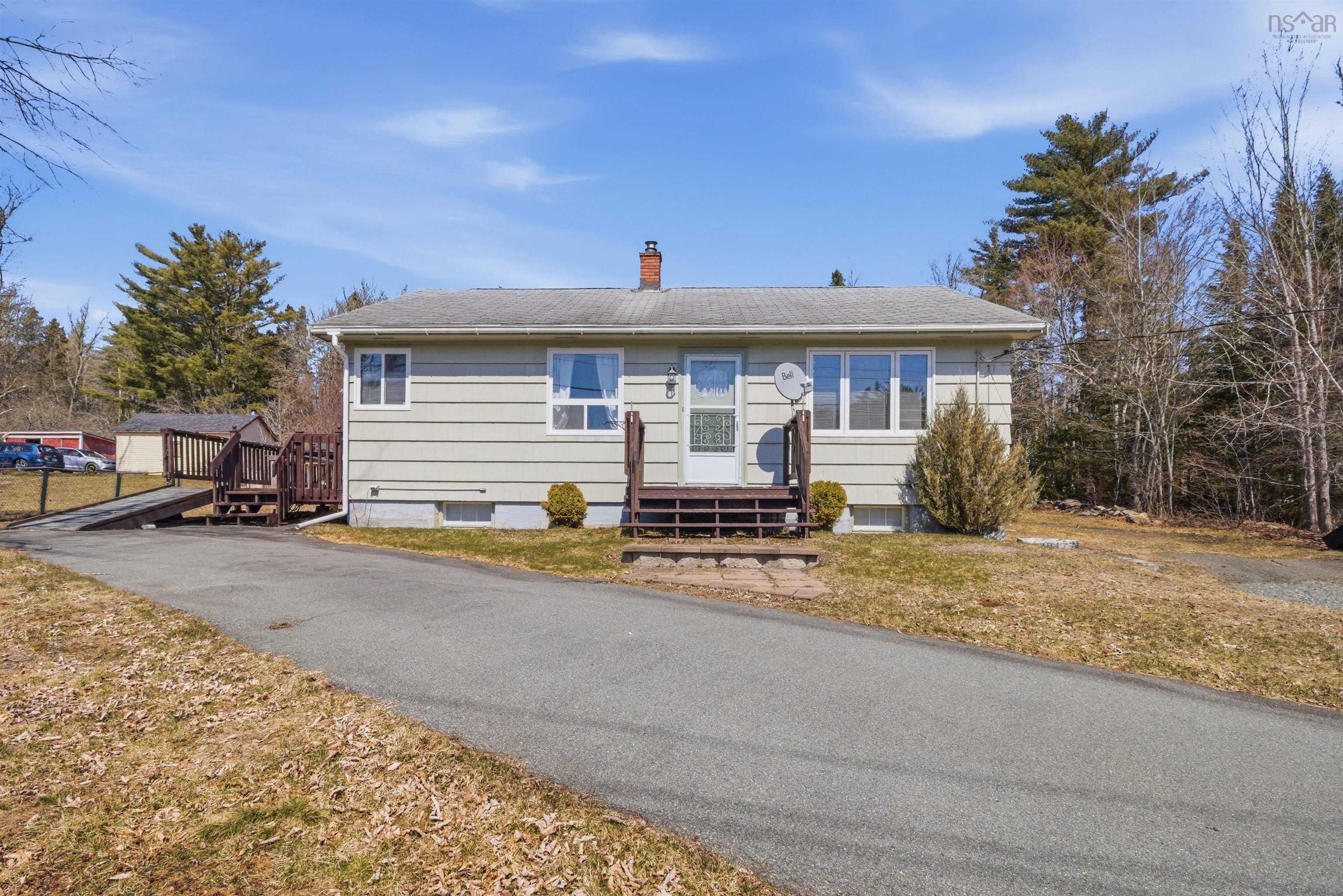 $275,000.00: 6294 Highway 325, West Clifford