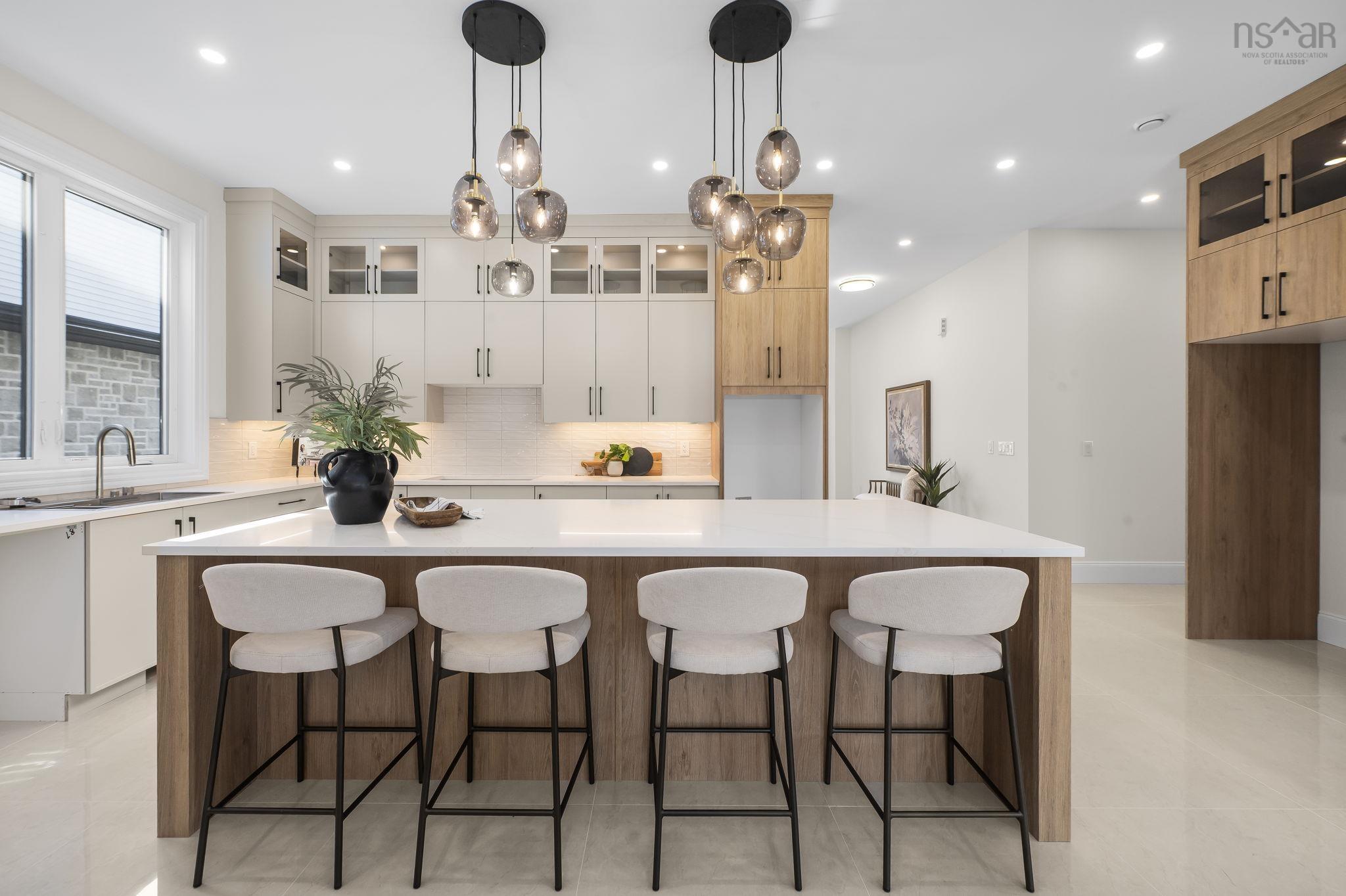 $1,695,000.00: 6 Glissade Court, Bedford