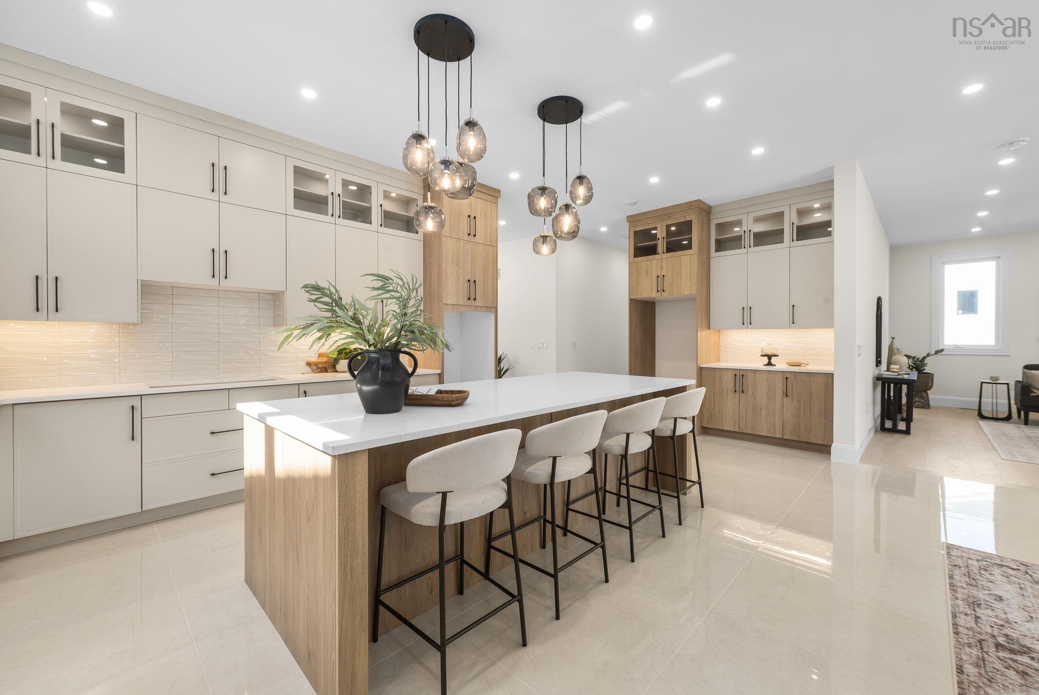 $1,695,000.00: 6 Glissade Court, Bedford