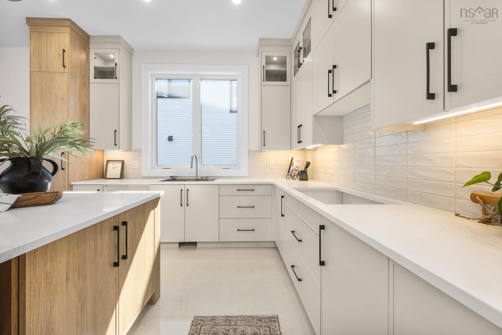 $1,695,000.00: 6 Glissade Court, Bedford