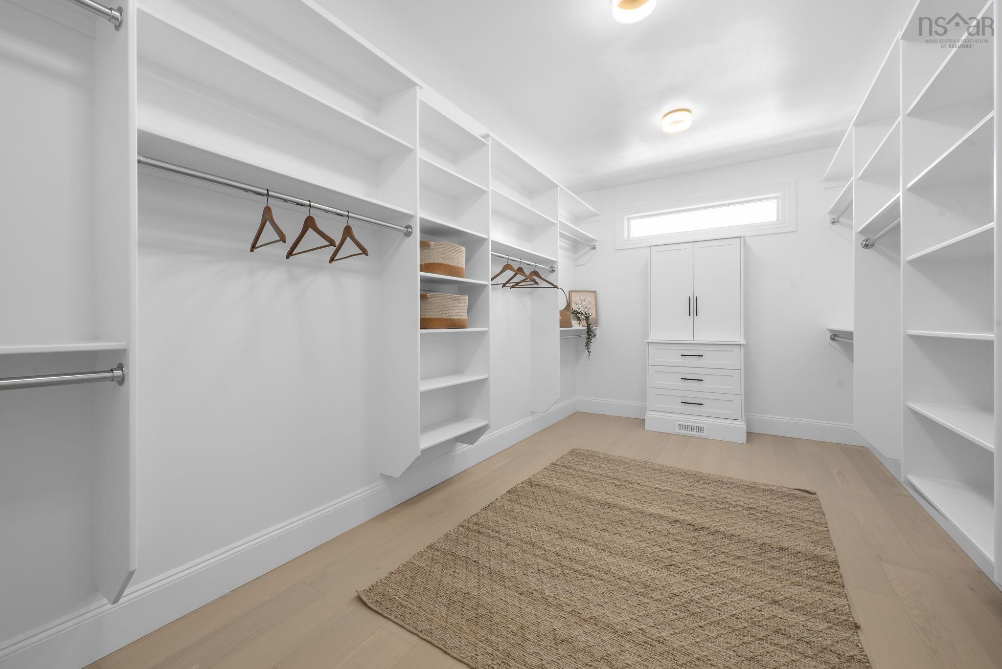 $1,695,000.00: 6 Glissade Court, Bedford