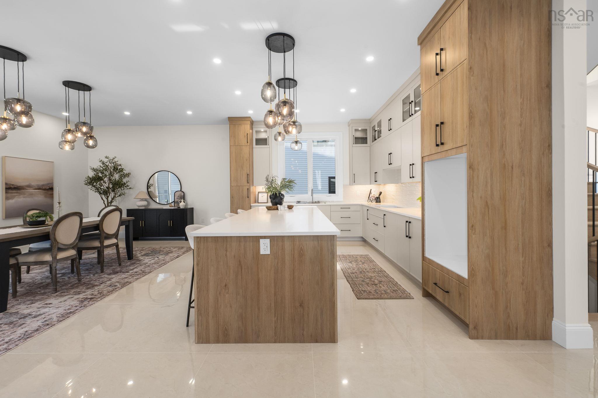 $1,695,000.00: 6 Glissade Court, Bedford
