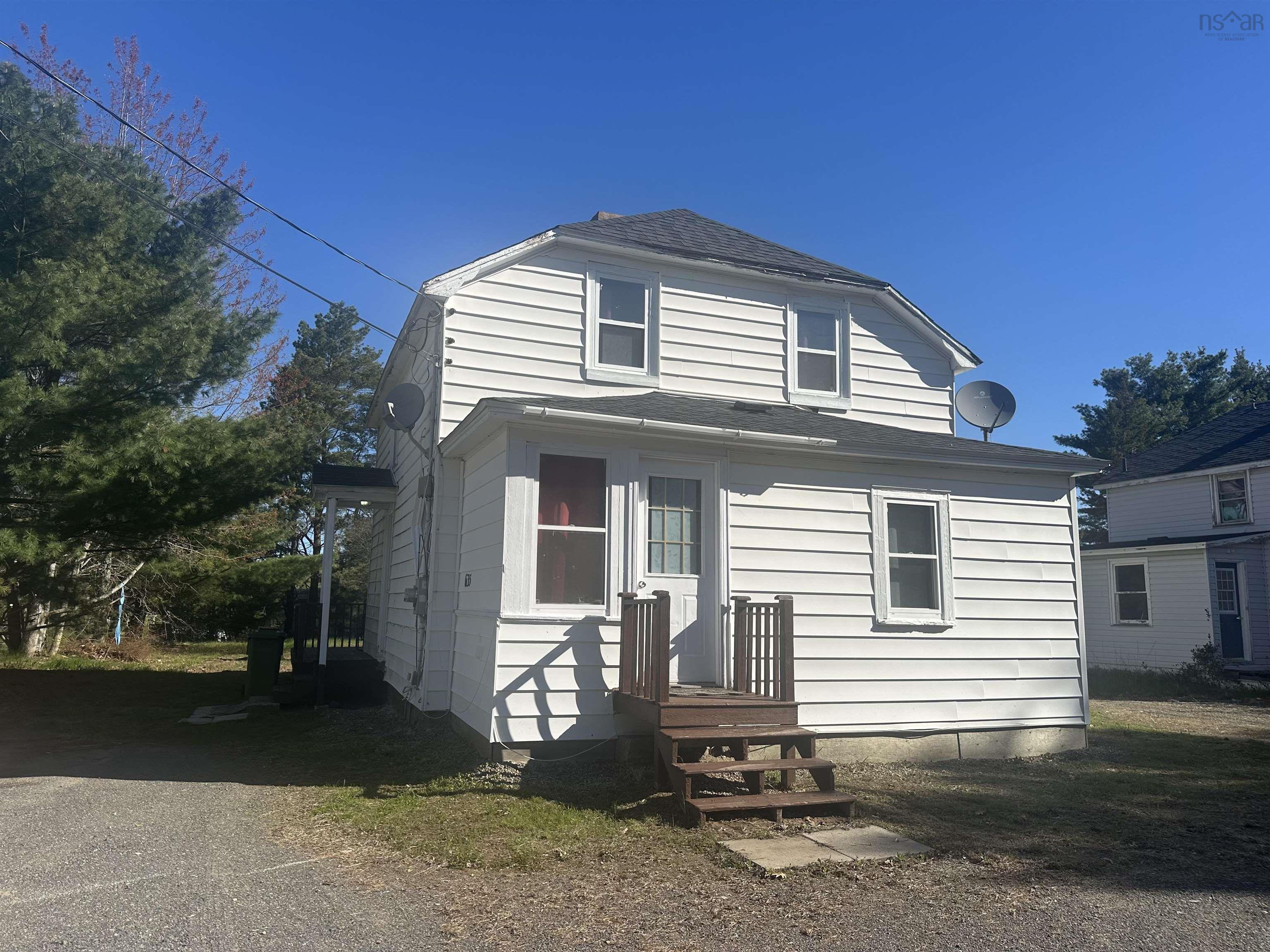 $289,900.00: 635 Faculty Drive, Greenwood