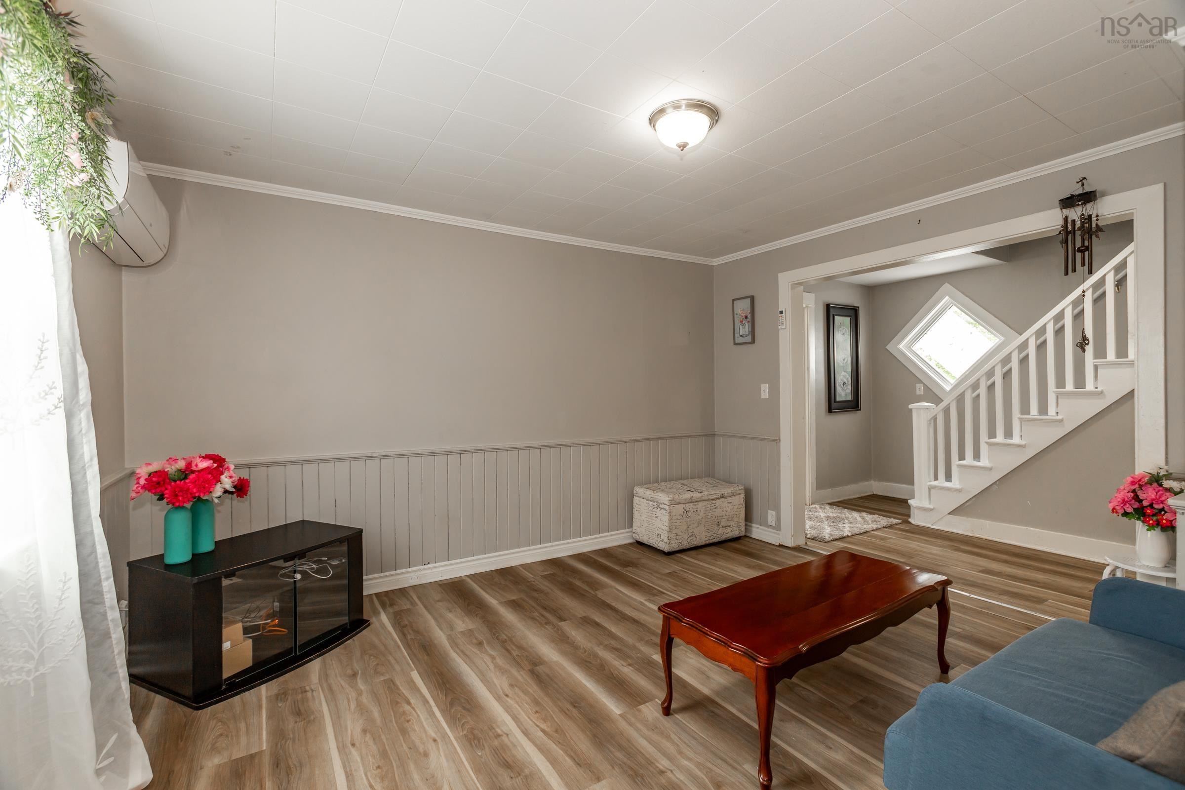 $289,900.00: 635 Faculty Drive, Greenwood