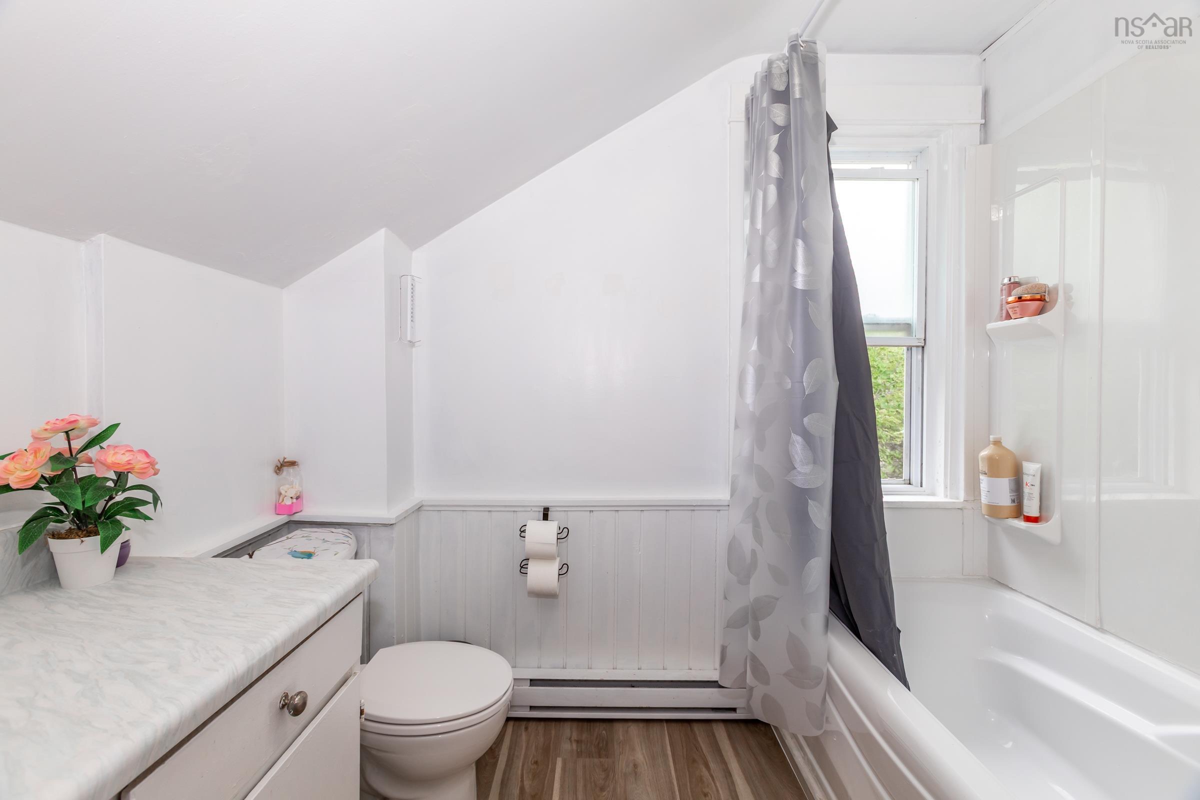 $289,900.00: 635 Faculty Drive, Greenwood