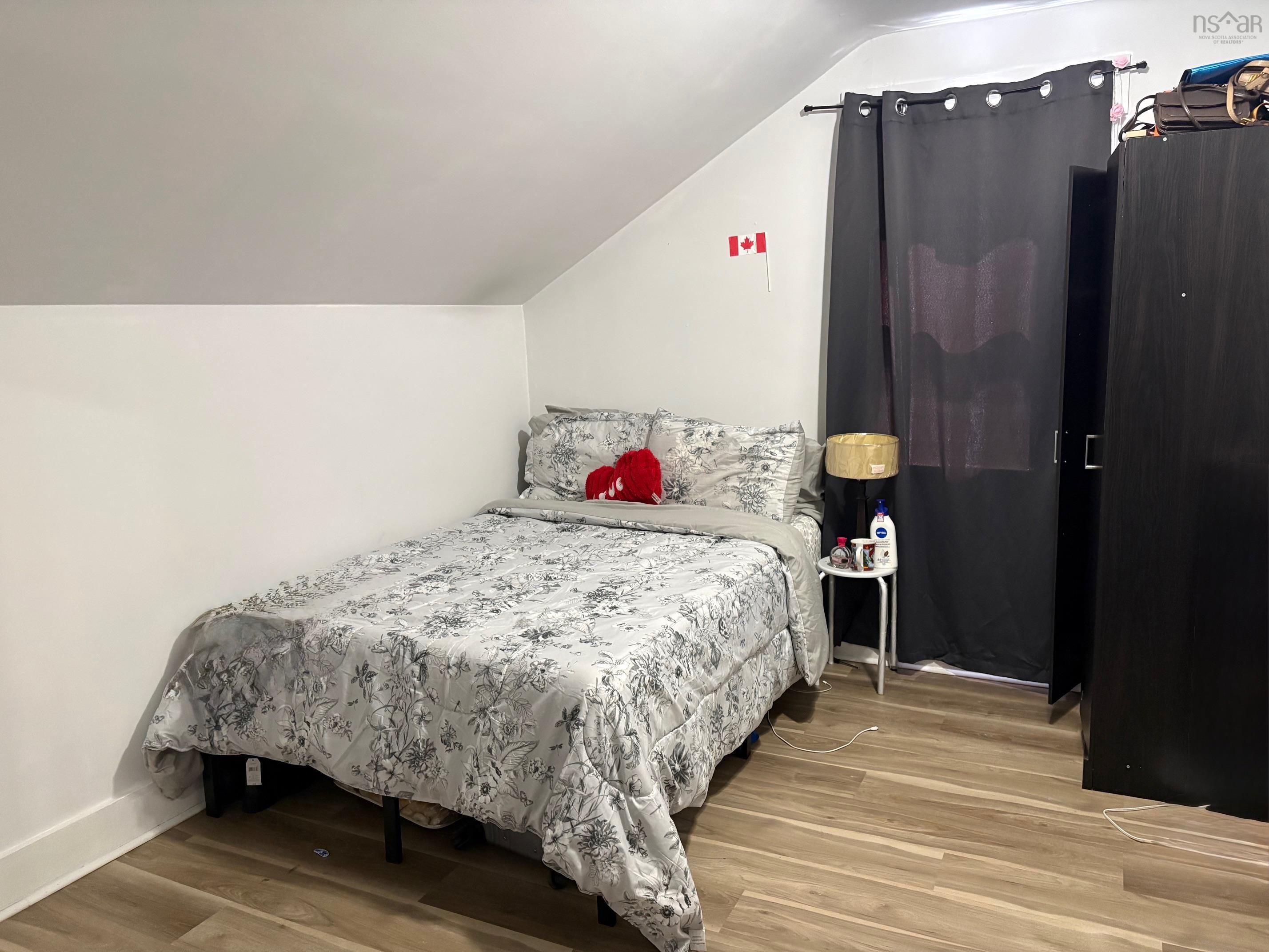 $289,900.00: 635 Faculty Drive, Greenwood