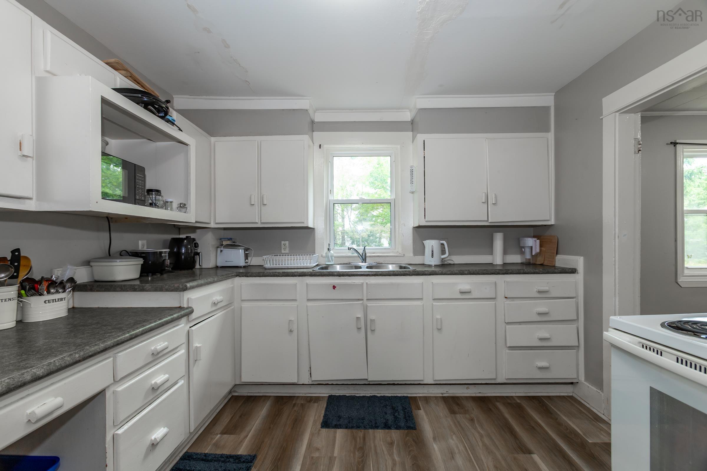 $289,900.00: 635 Faculty Drive, Greenwood