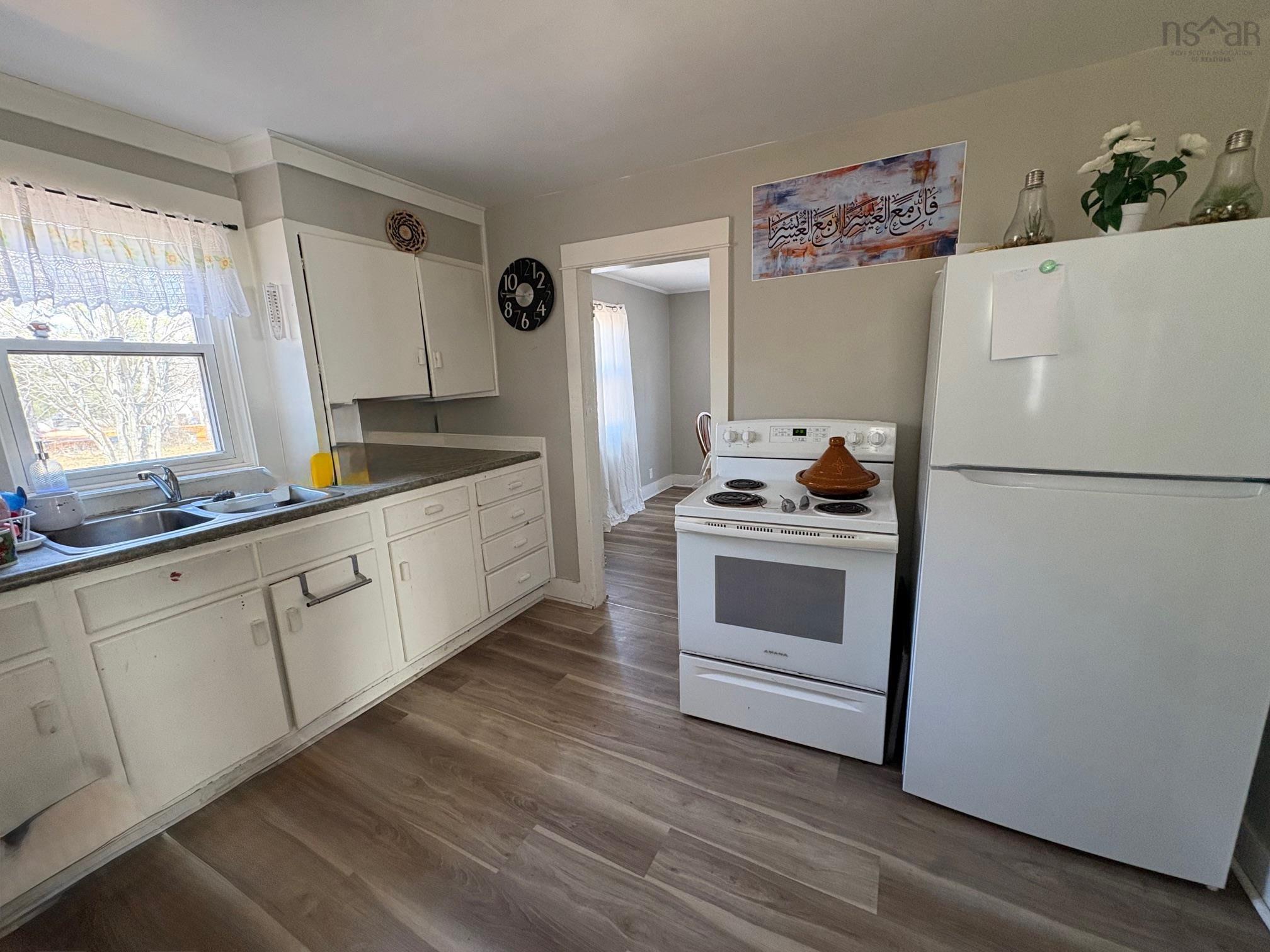 $289,900.00: 635 Faculty Drive, Greenwood