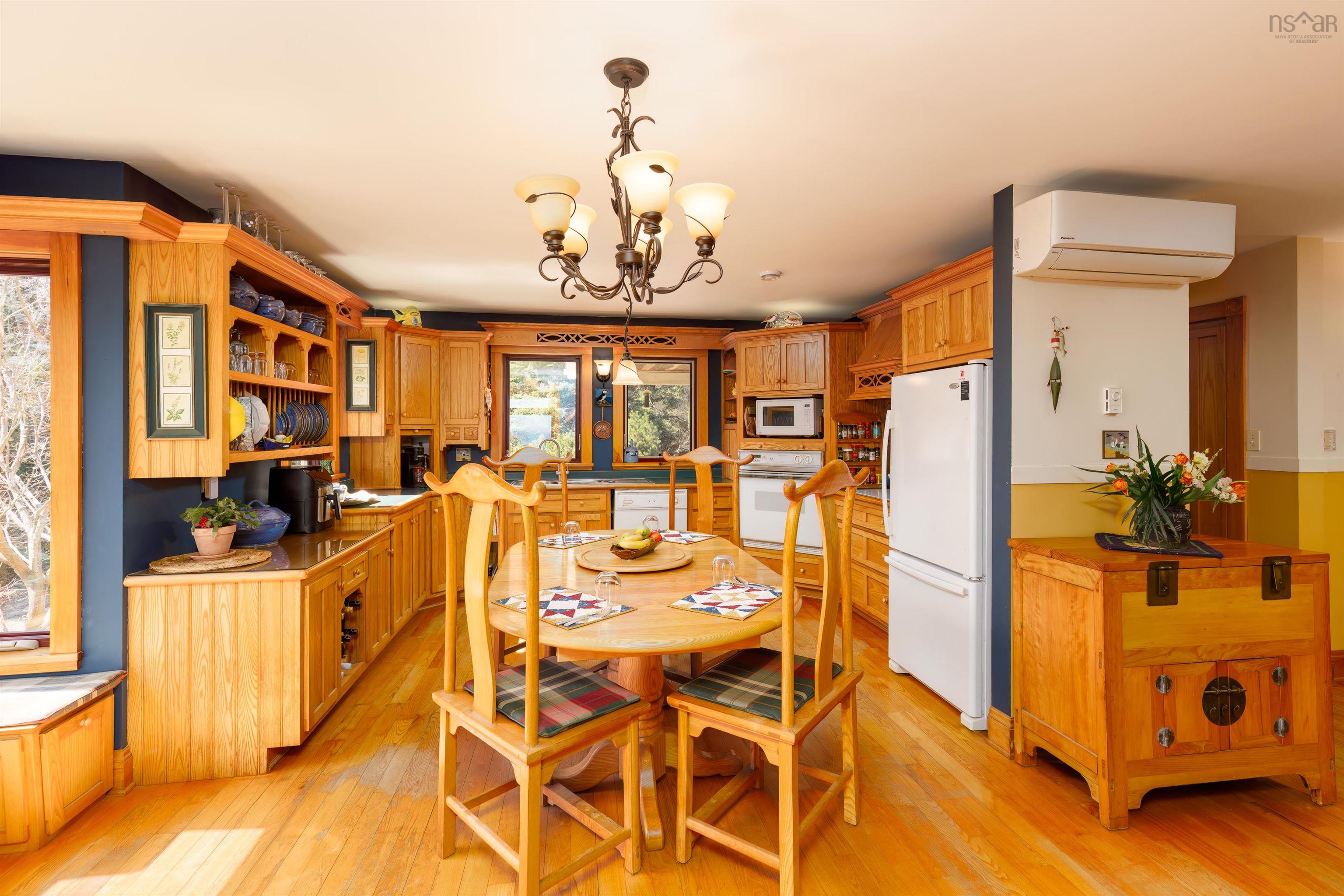 $1,550,000.00: 181 Pine Drive, Heckmans Island