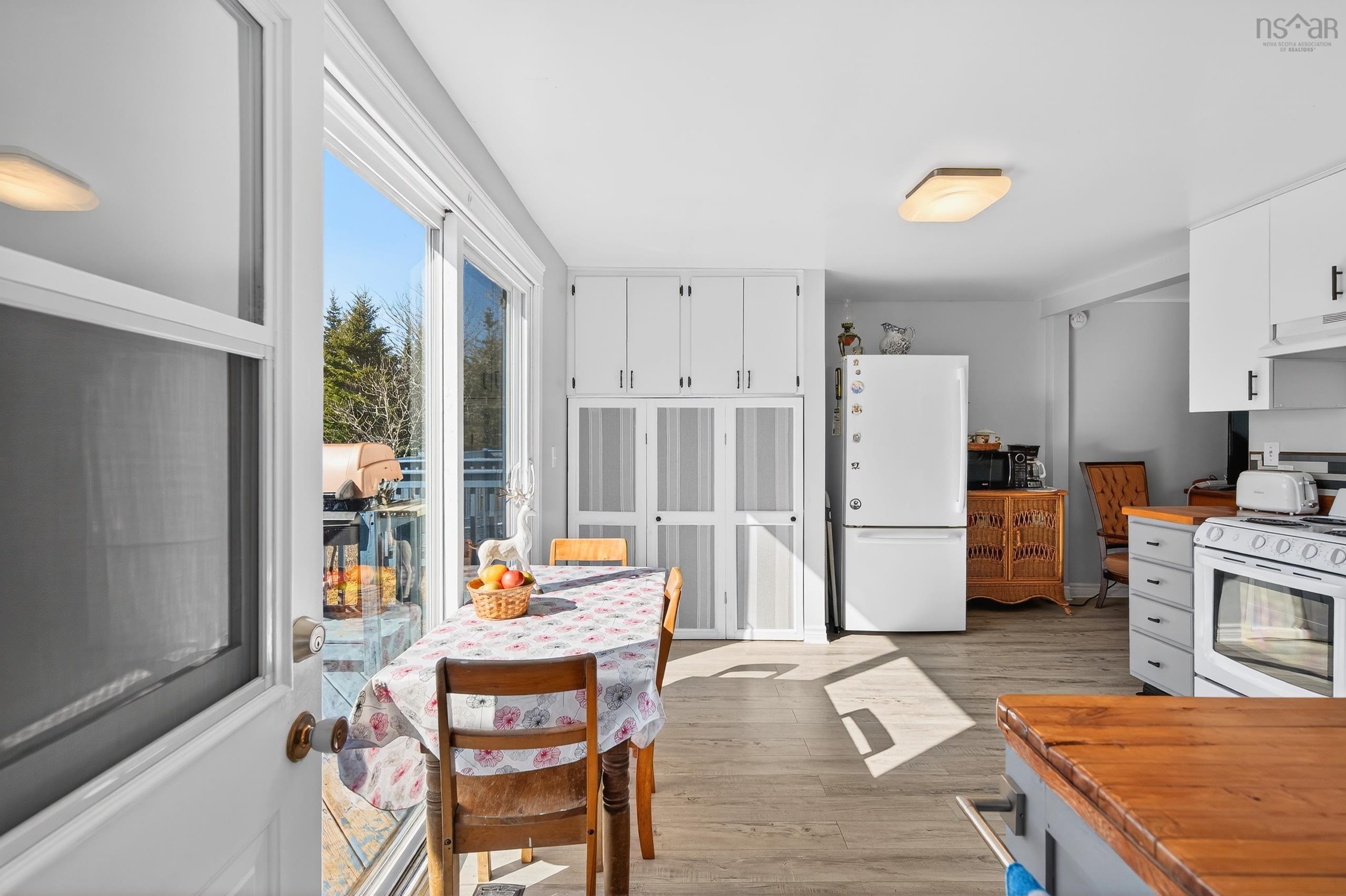 $419,900.00: 15682 7 Highway, East Ship Harbour