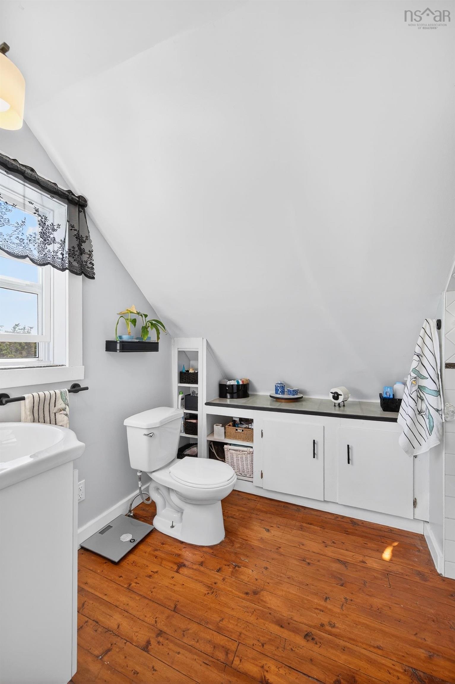 $419,900.00: 15682 7 Highway, East Ship Harbour