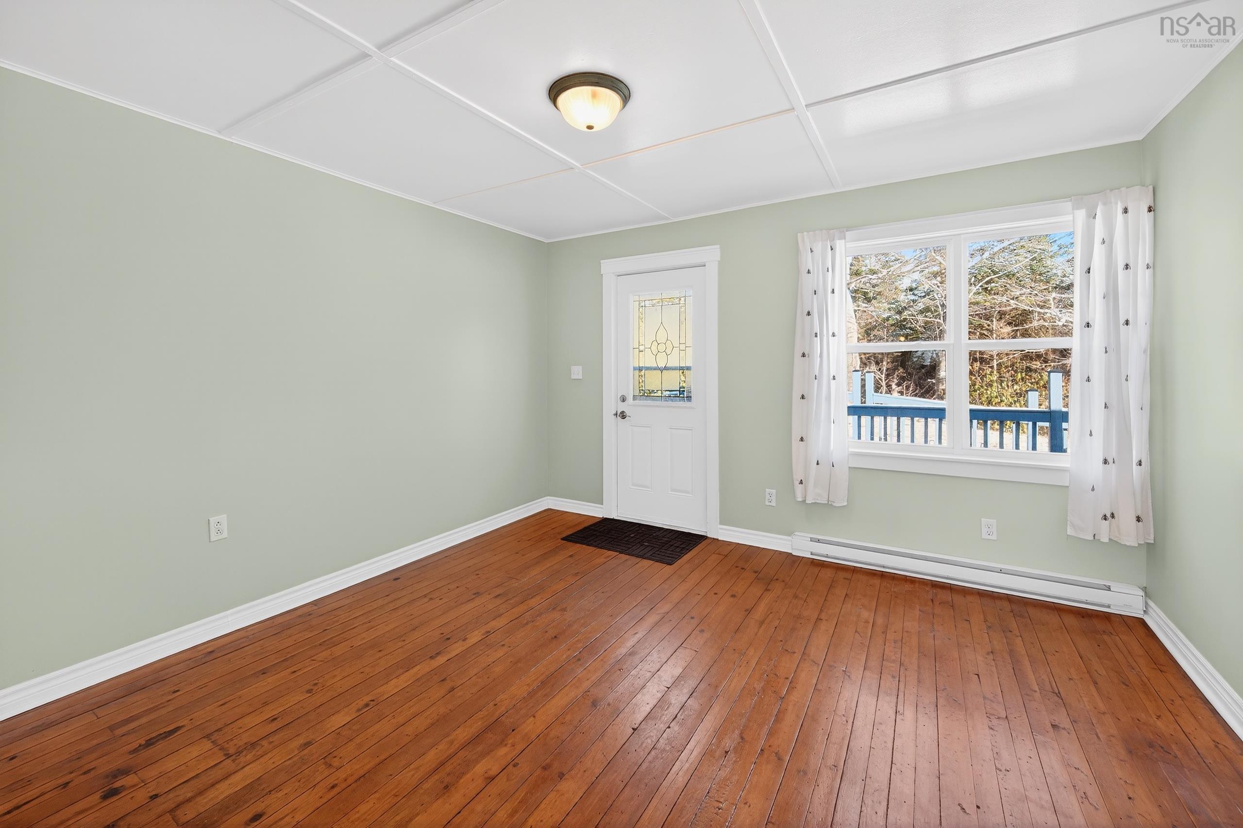 $419,900.00: 15682 7 Highway, East Ship Harbour