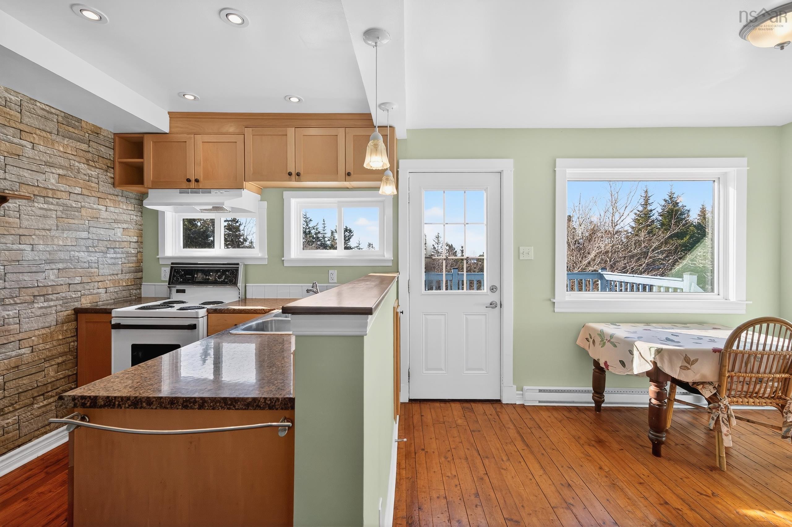 $419,900.00: 15682 7 Highway, East Ship Harbour