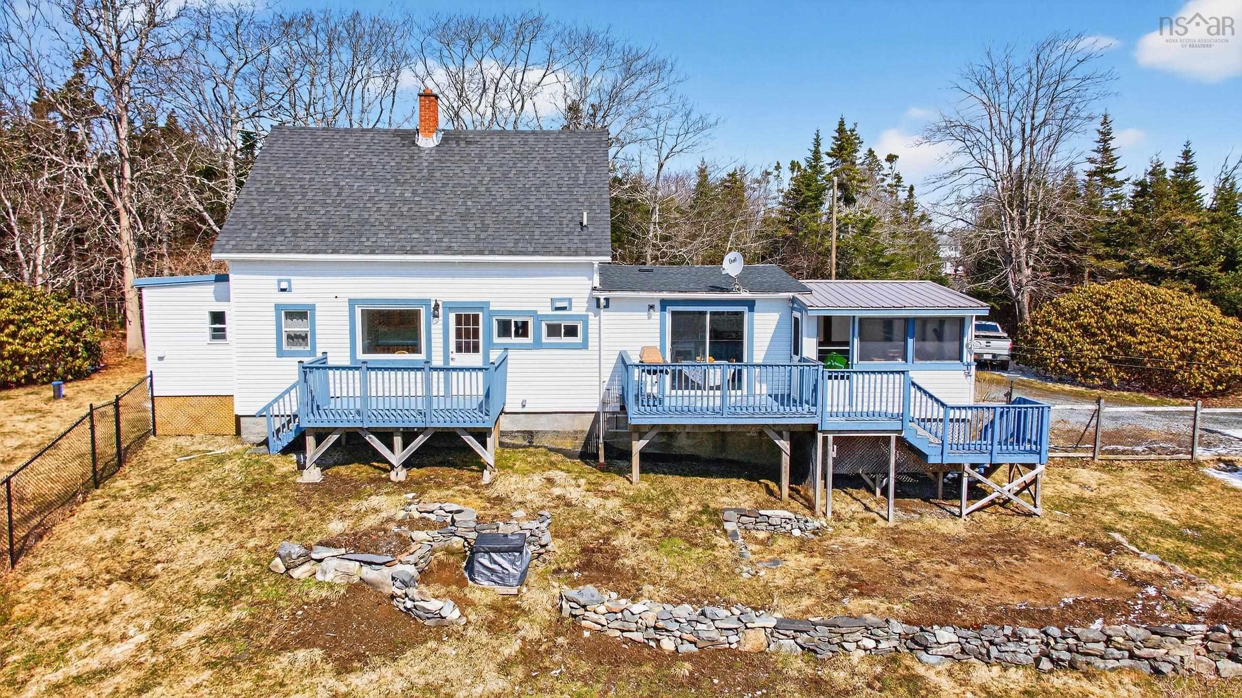 $419,900.00: 15682 7 Highway, East Ship Harbour