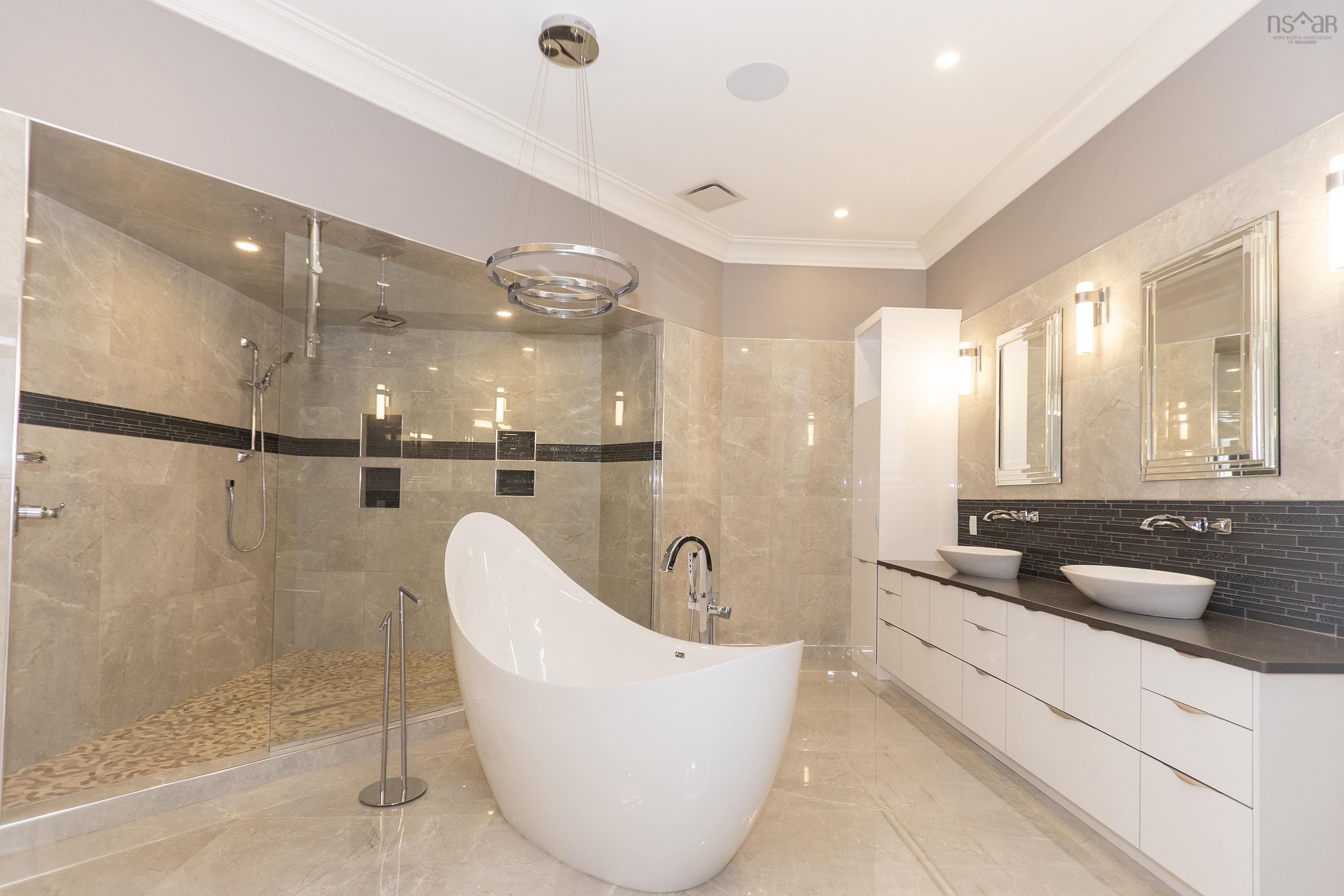 $1,100,000.00: 31 Gosling Glen, East Amherst