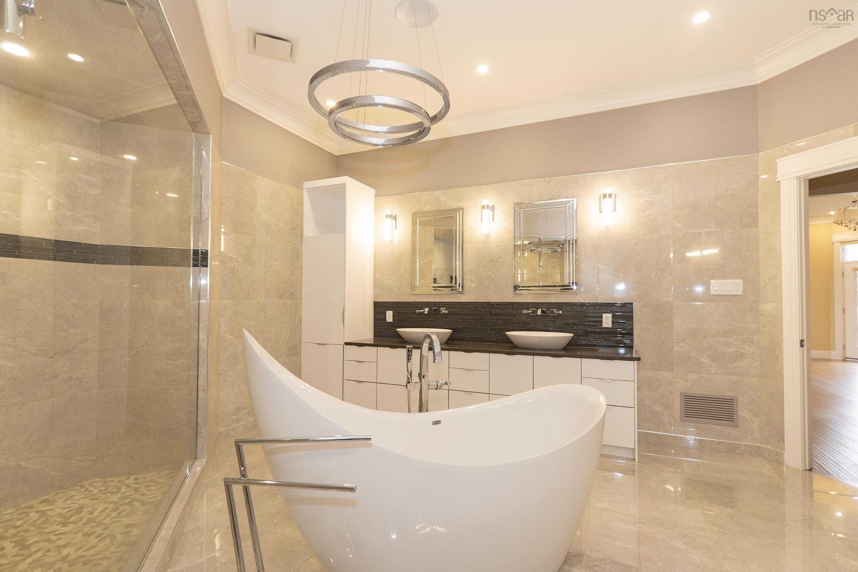 $1,100,000.00: 31 Gosling Glen, East Amherst