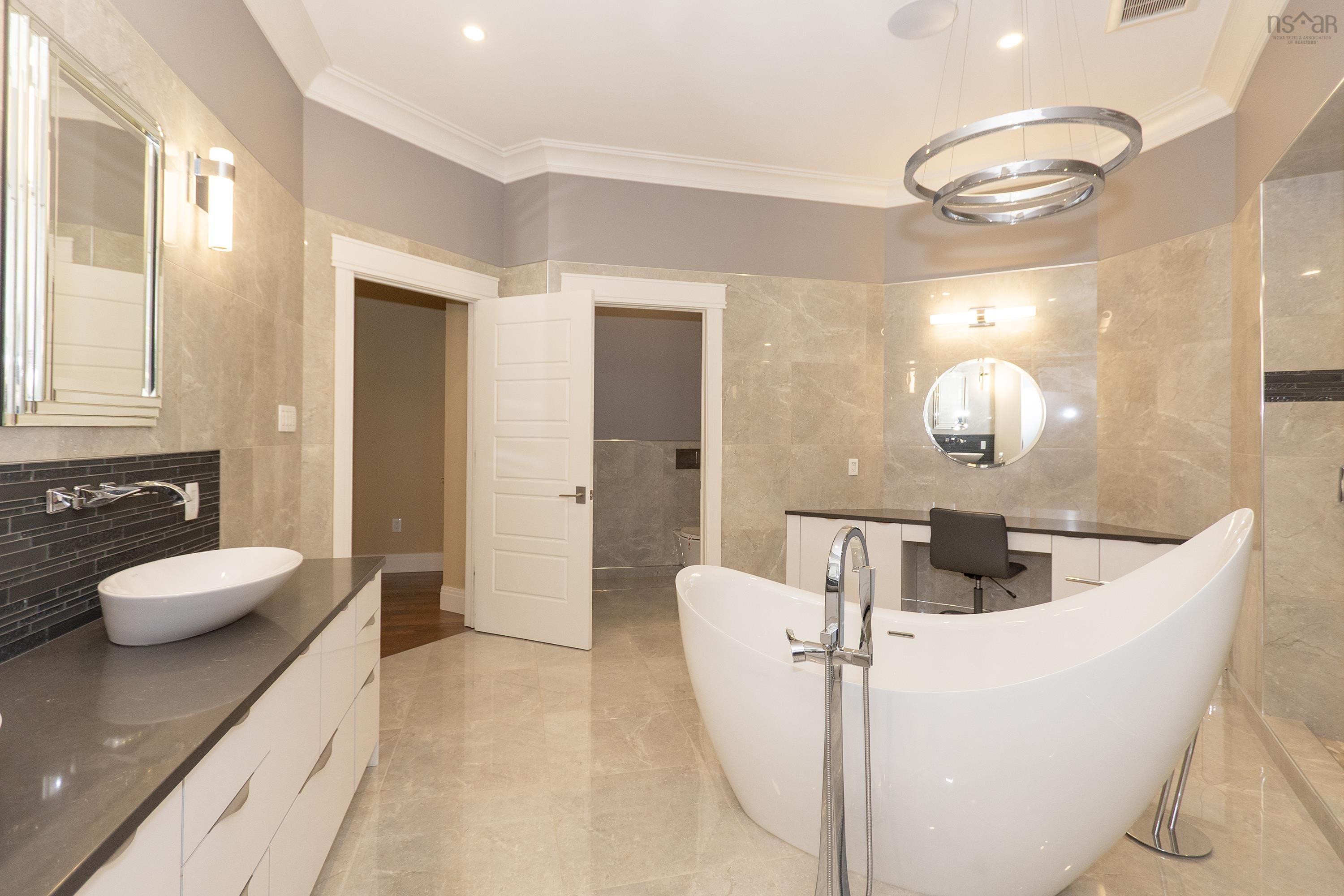 $1,100,000.00: 31 Gosling Glen, East Amherst