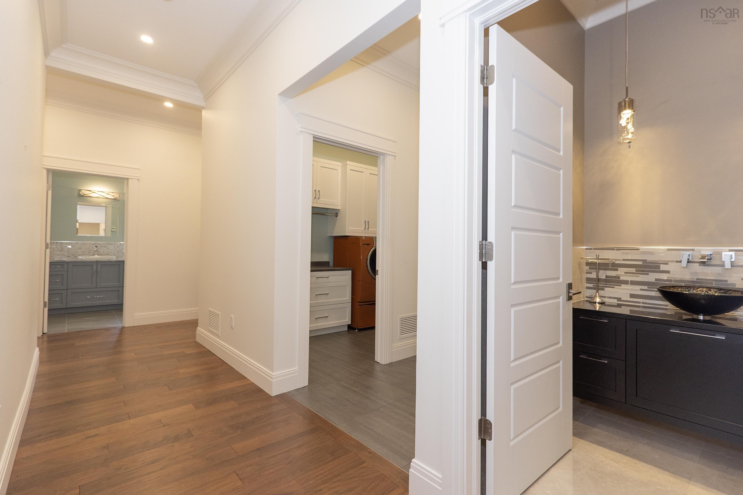 $1,100,000.00: 31 Gosling Glen, East Amherst