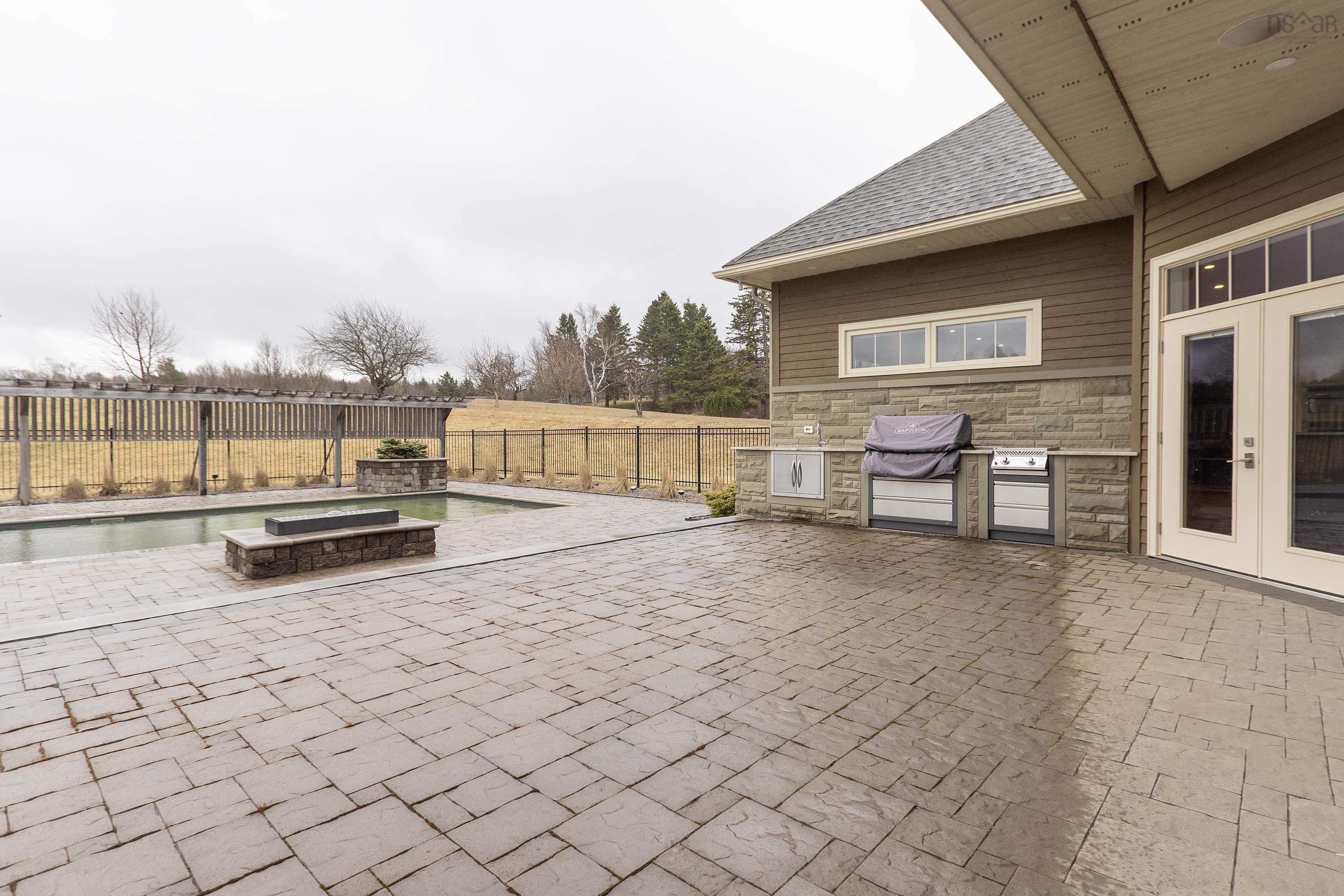 $1,100,000.00: 31 Gosling Glen, East Amherst