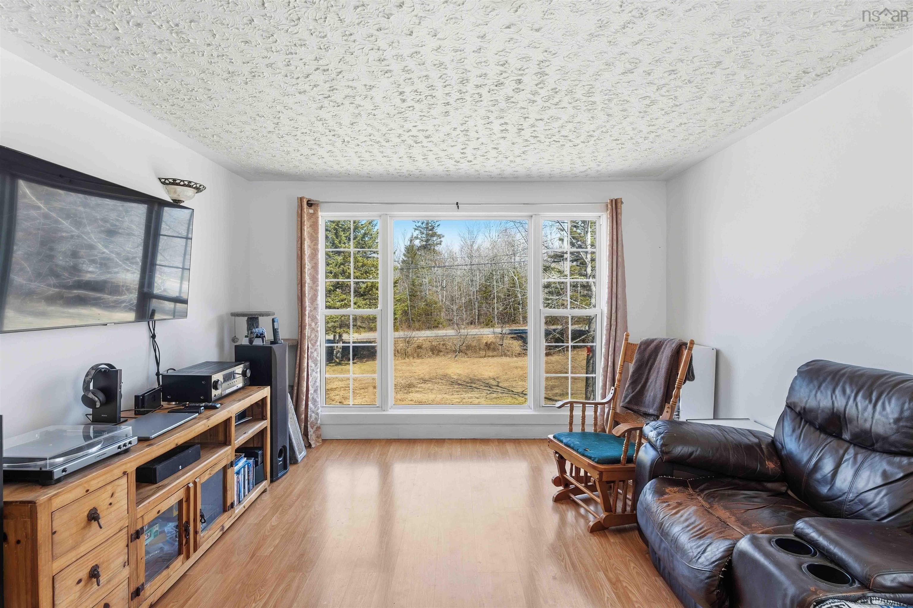 $310,000.00: 1793 Morden Road, Morden
