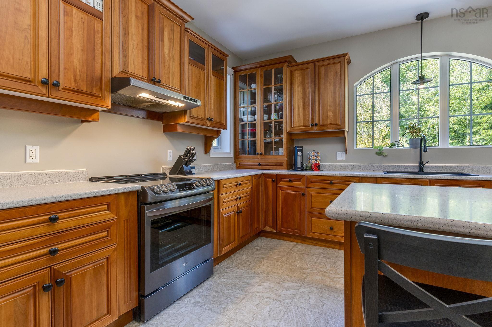 $734,900.00: 202 Mill Lake Road, Hubbards