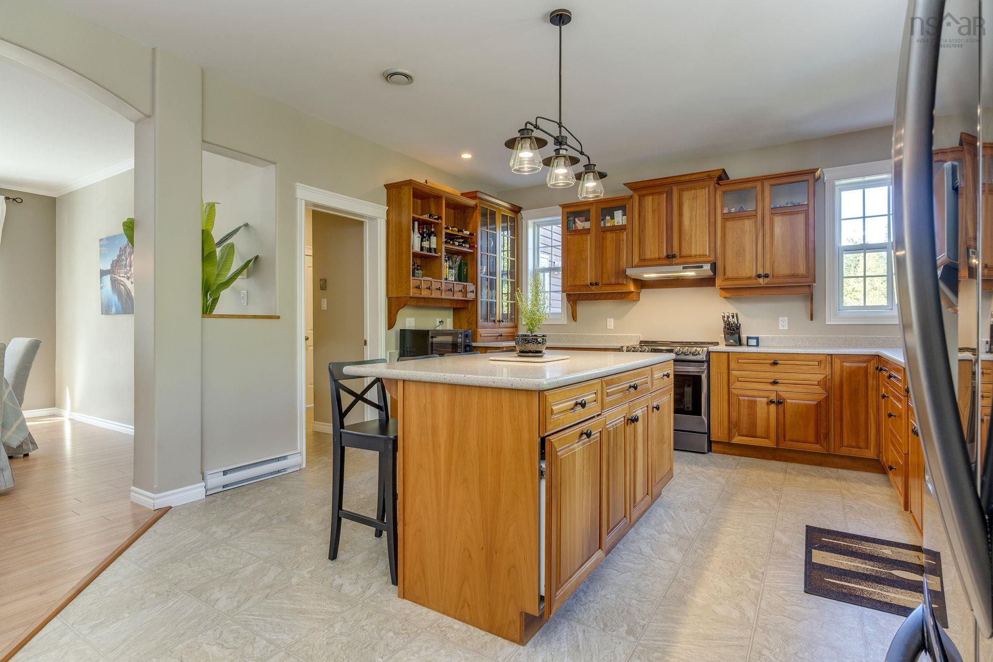 $734,900.00: 202 Mill Lake Road, Hubbards