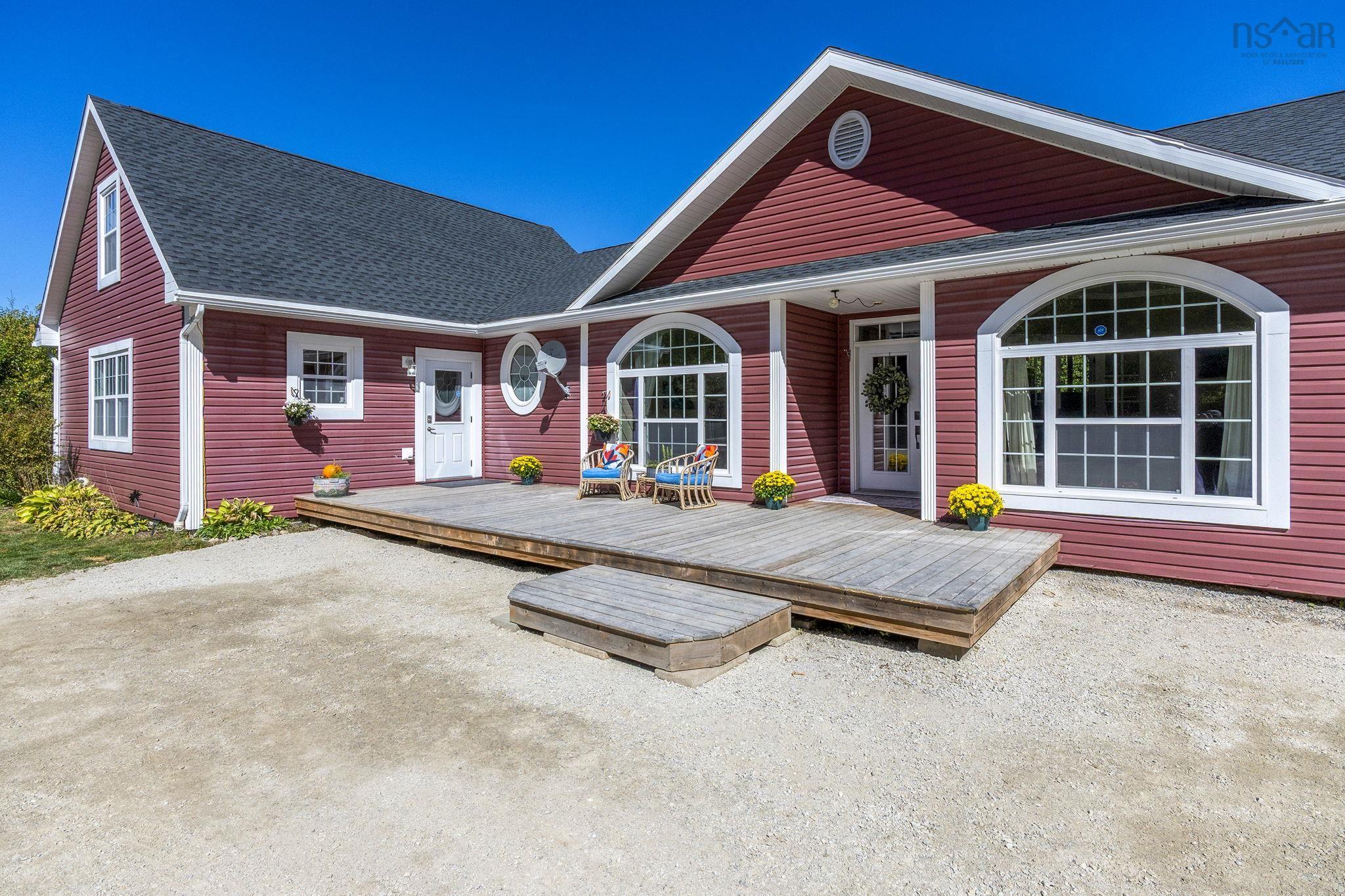 $734,900.00: 202 Mill Lake Road, Hubbards