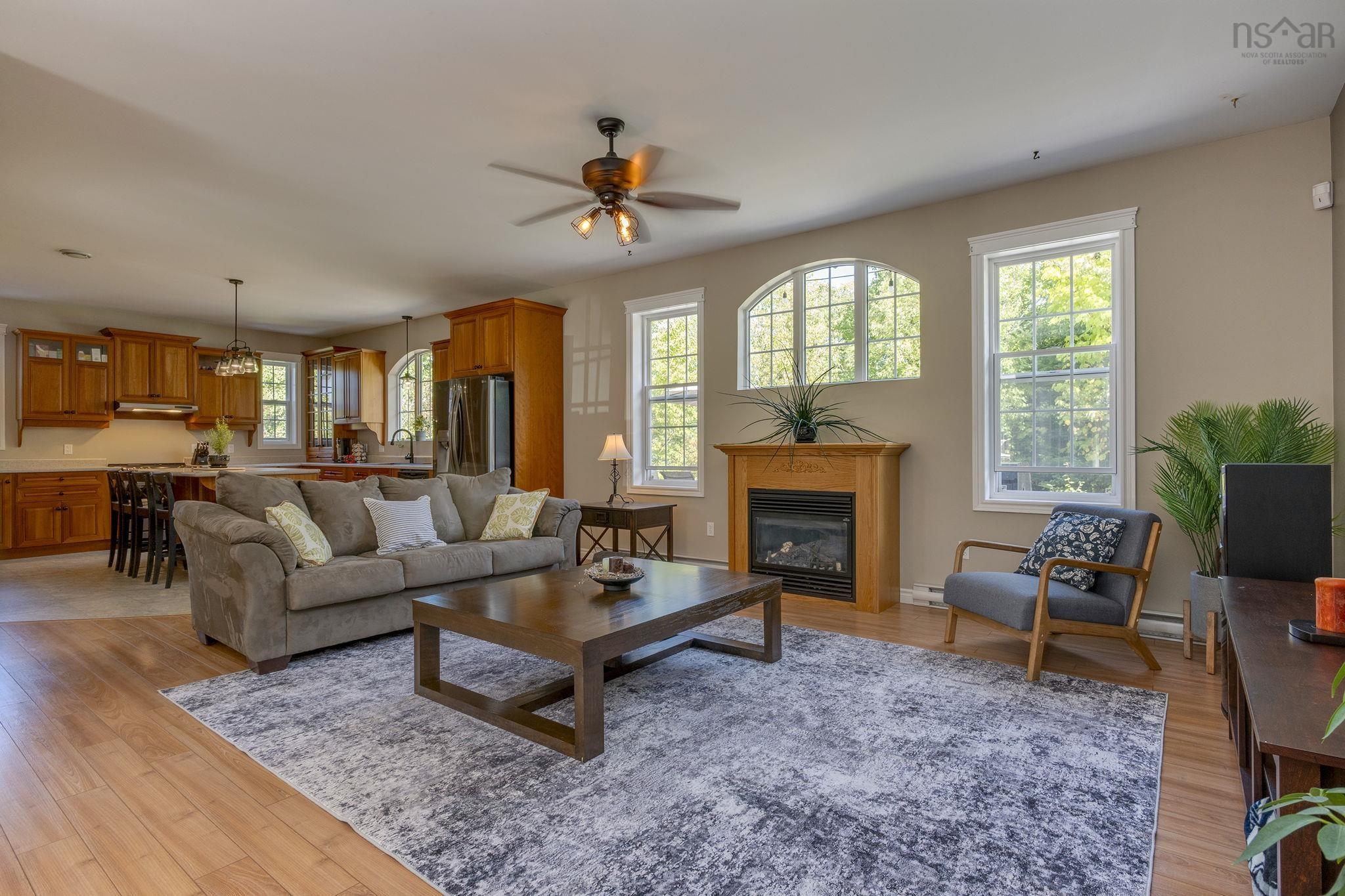 $734,900.00: 202 Mill Lake Road, Hubbards