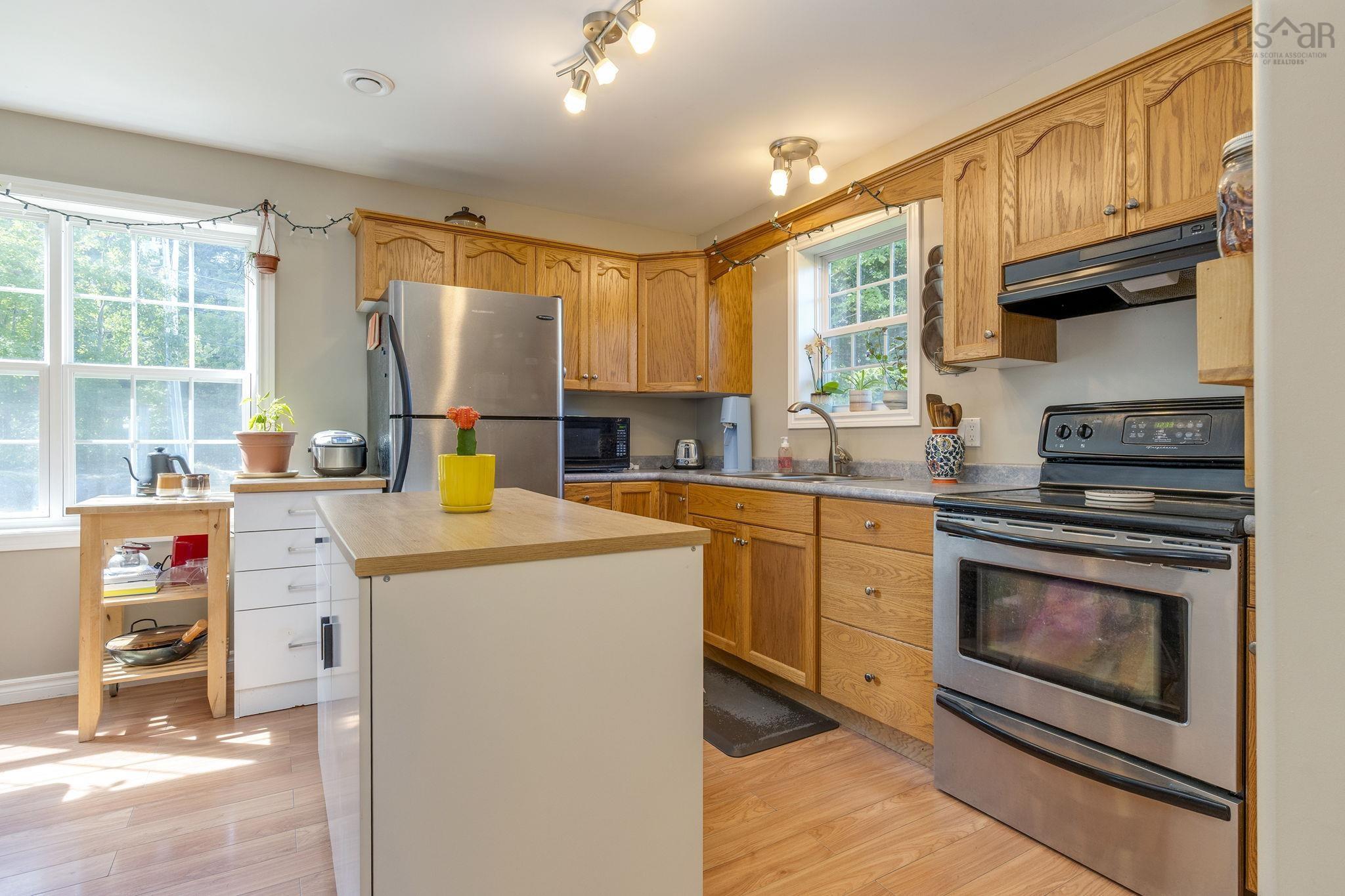 $734,900.00: 202 Mill Lake Road, Hubbards