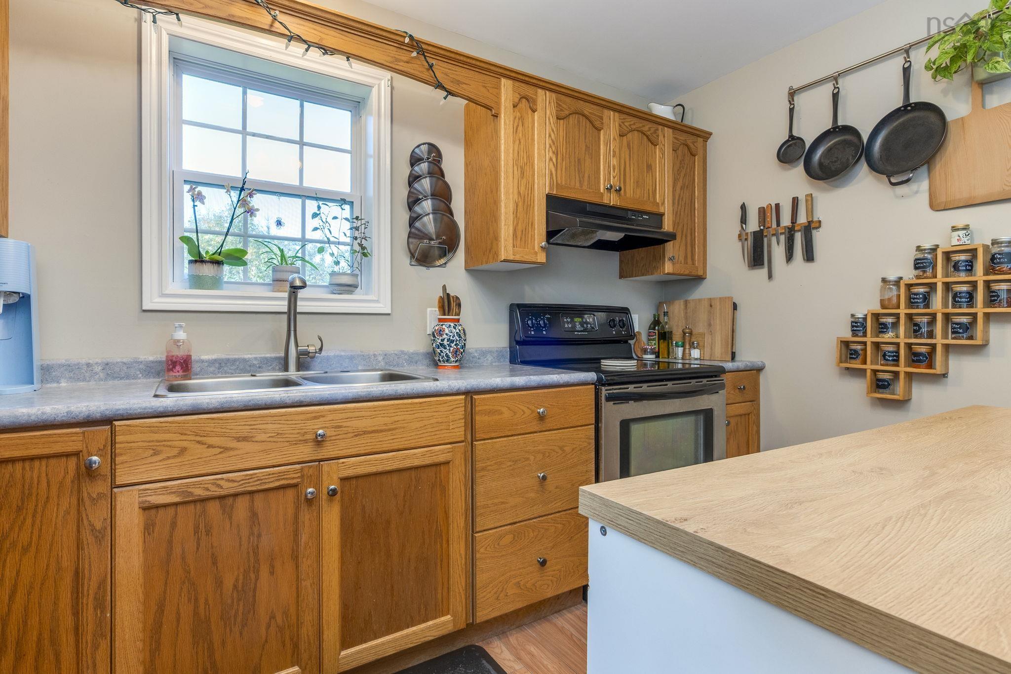 $734,900.00: 202 Mill Lake Road, Hubbards
