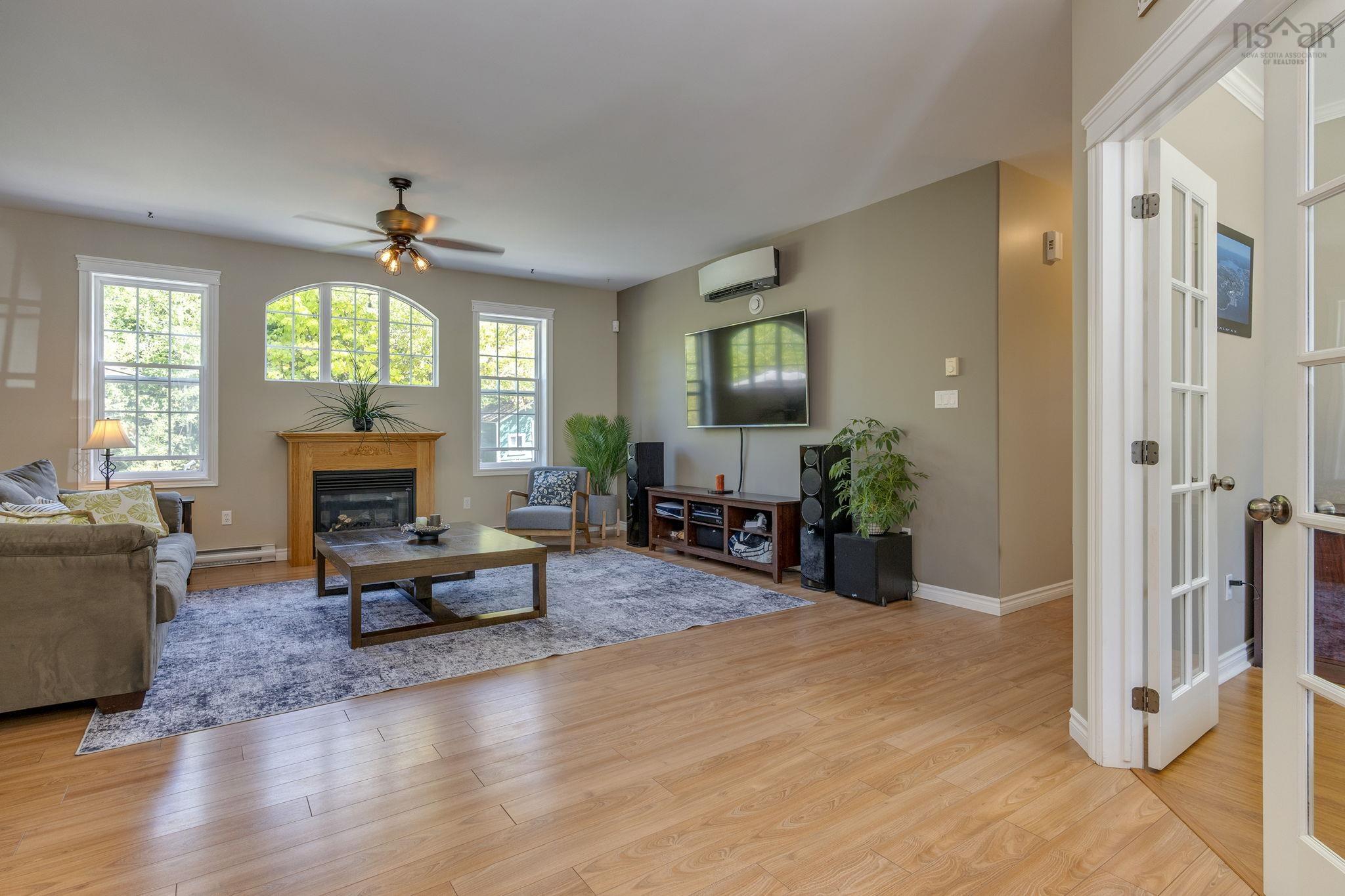 $734,900.00: 202 Mill Lake Road, Hubbards