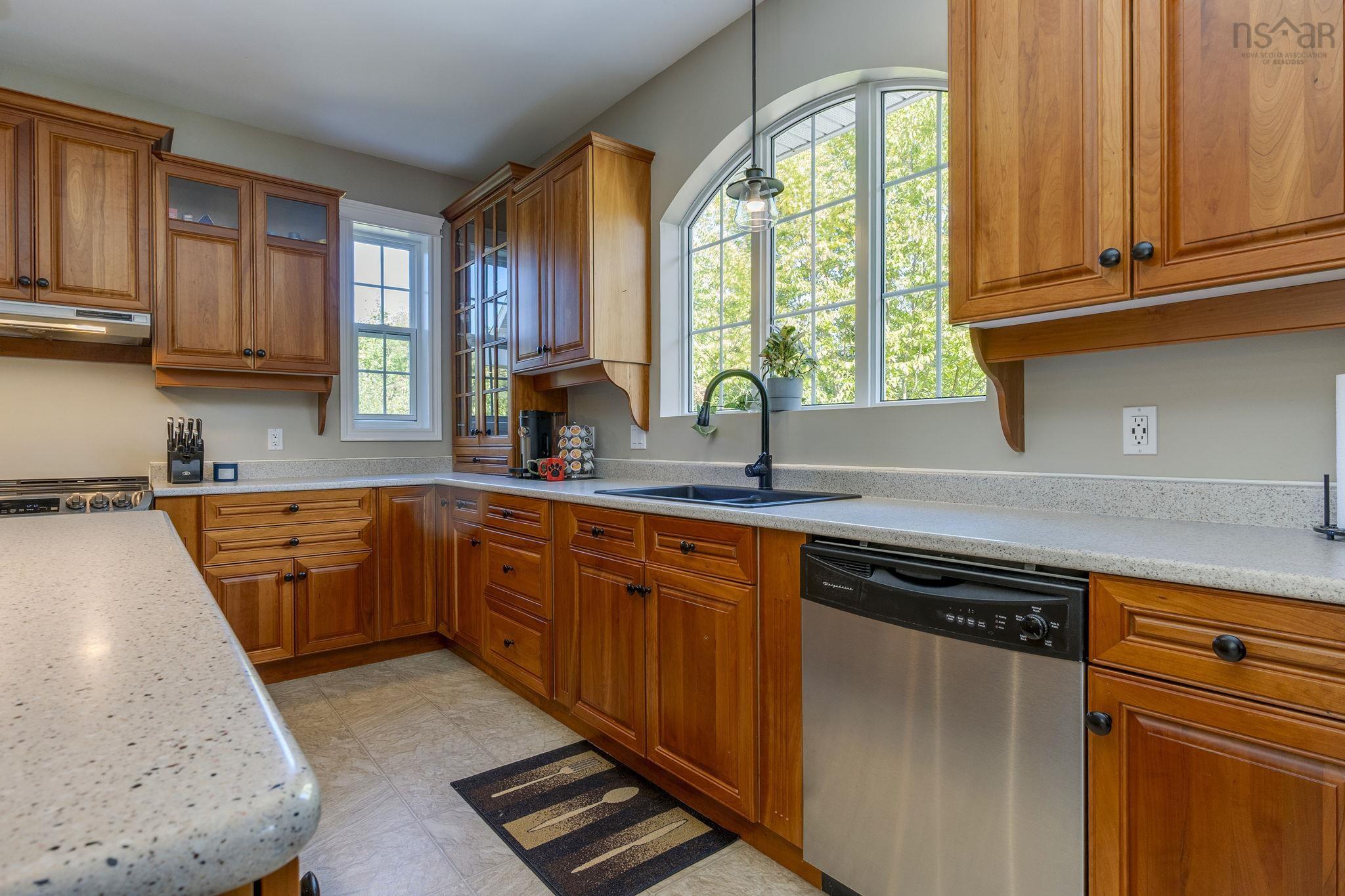 $734,900.00: 202 Mill Lake Road, Hubbards