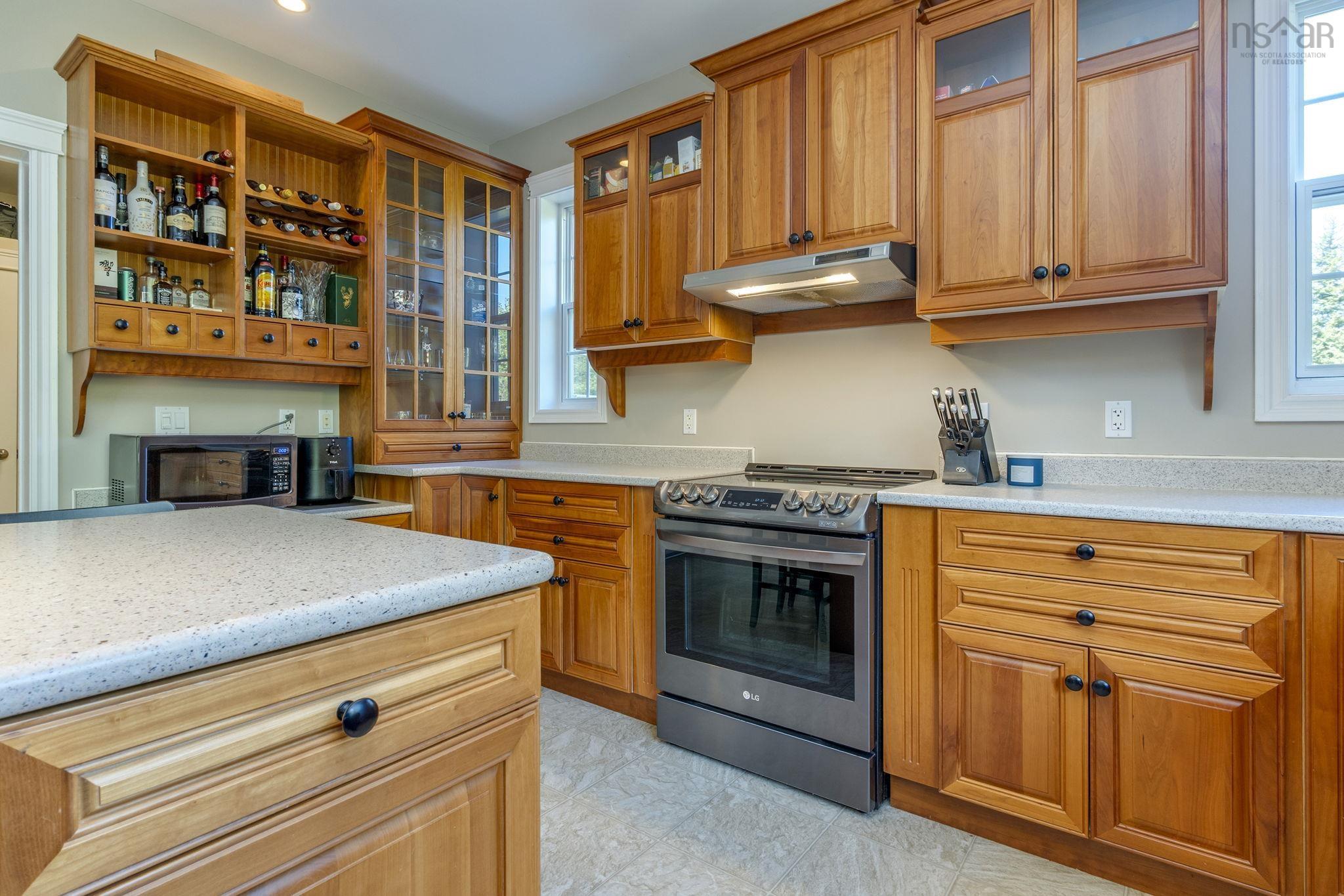 $734,900.00: 202 Mill Lake Road, Hubbards